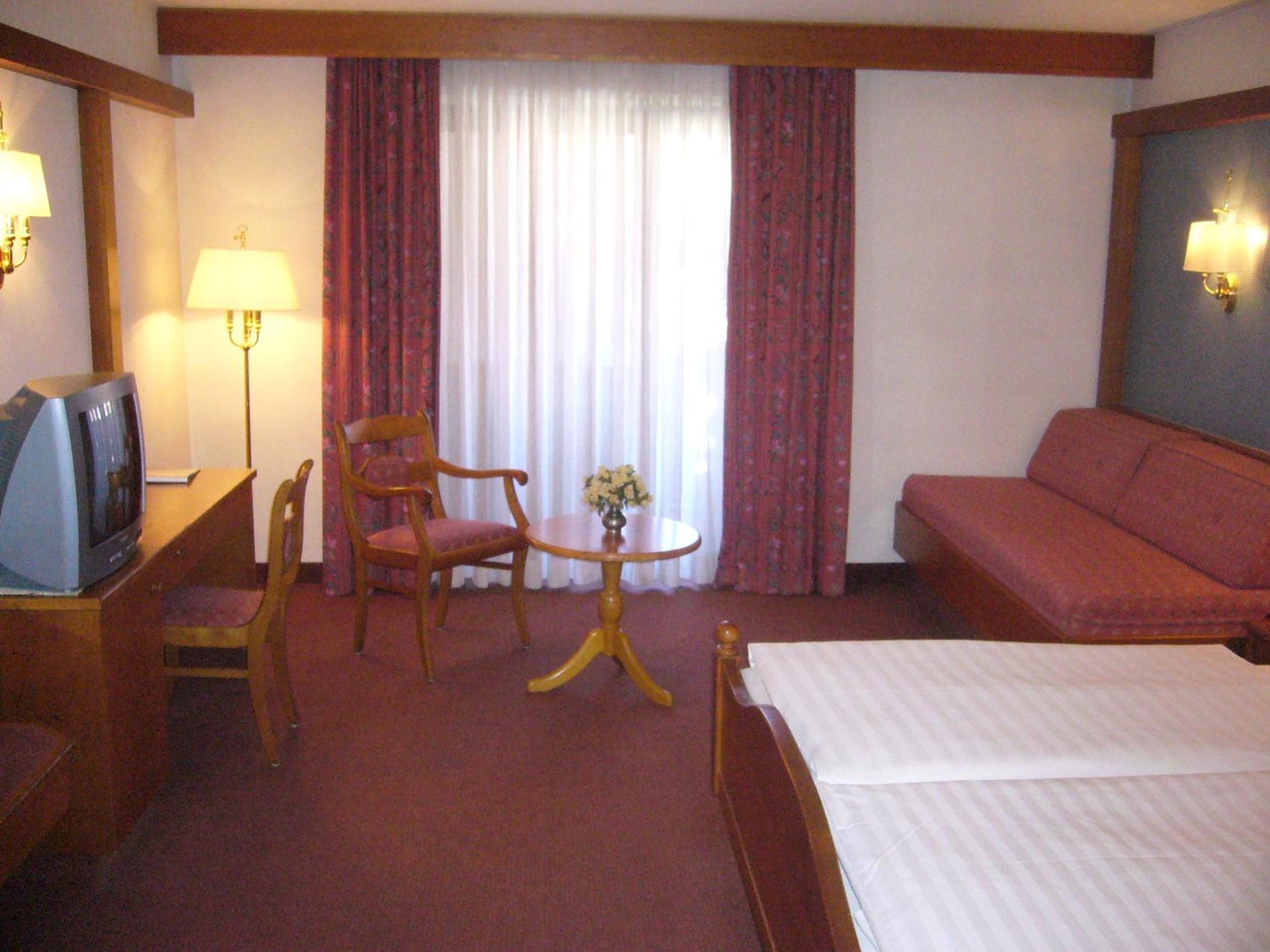 Triple Room with Bath - Photo 7