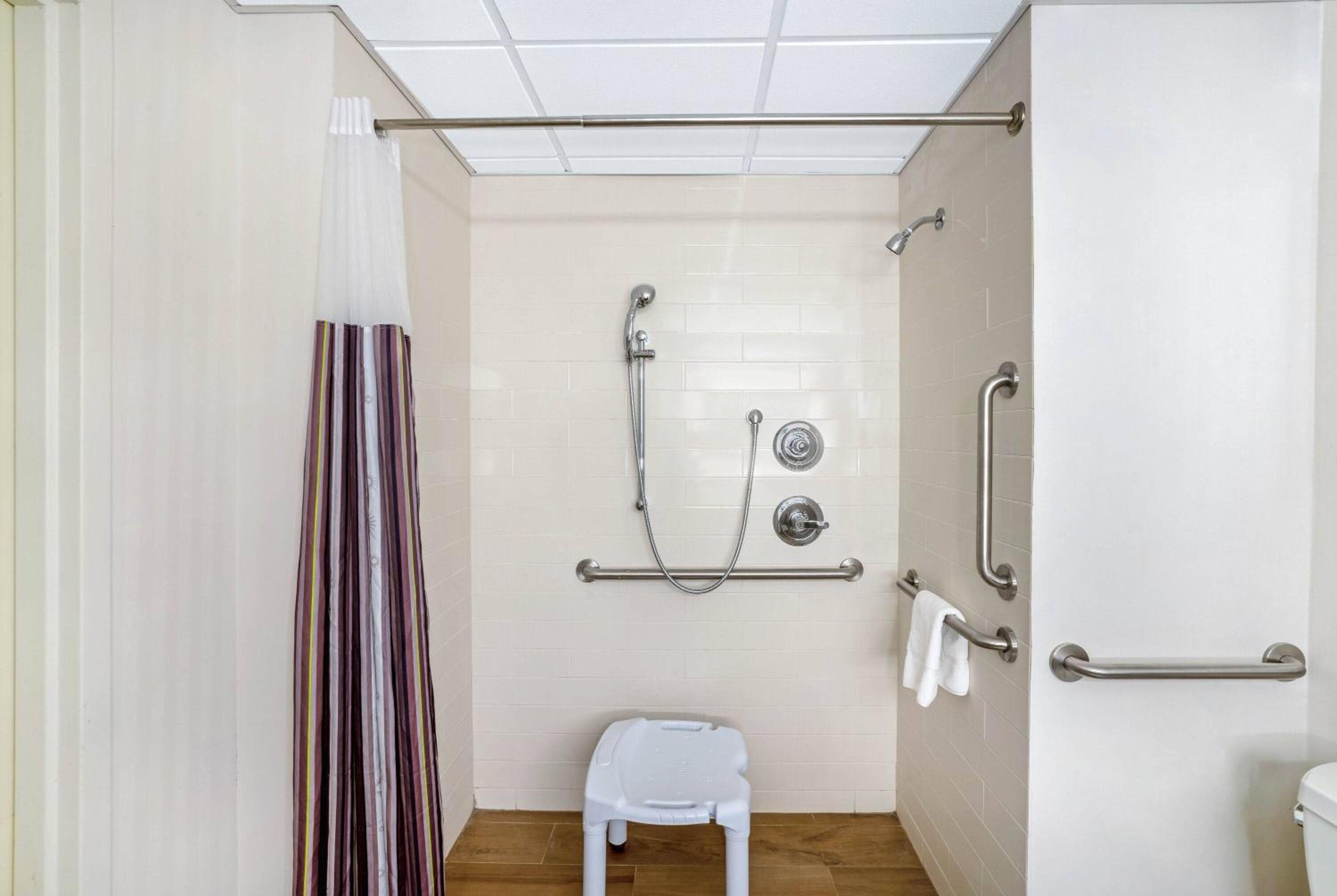 King Room - Mobility Access/Non-Smoking - Photo 5