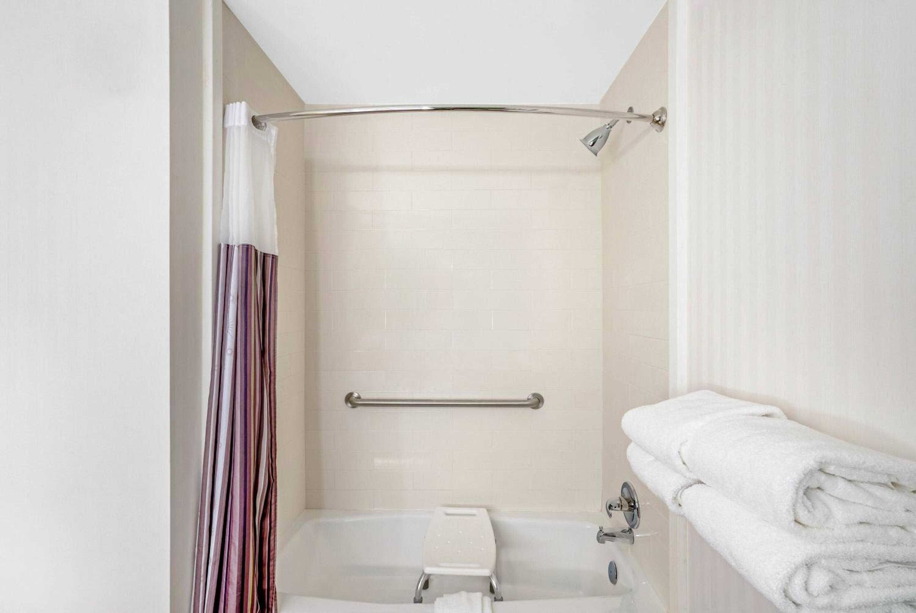 King Room - Mobility Access/Non-Smoking - Photo 4
