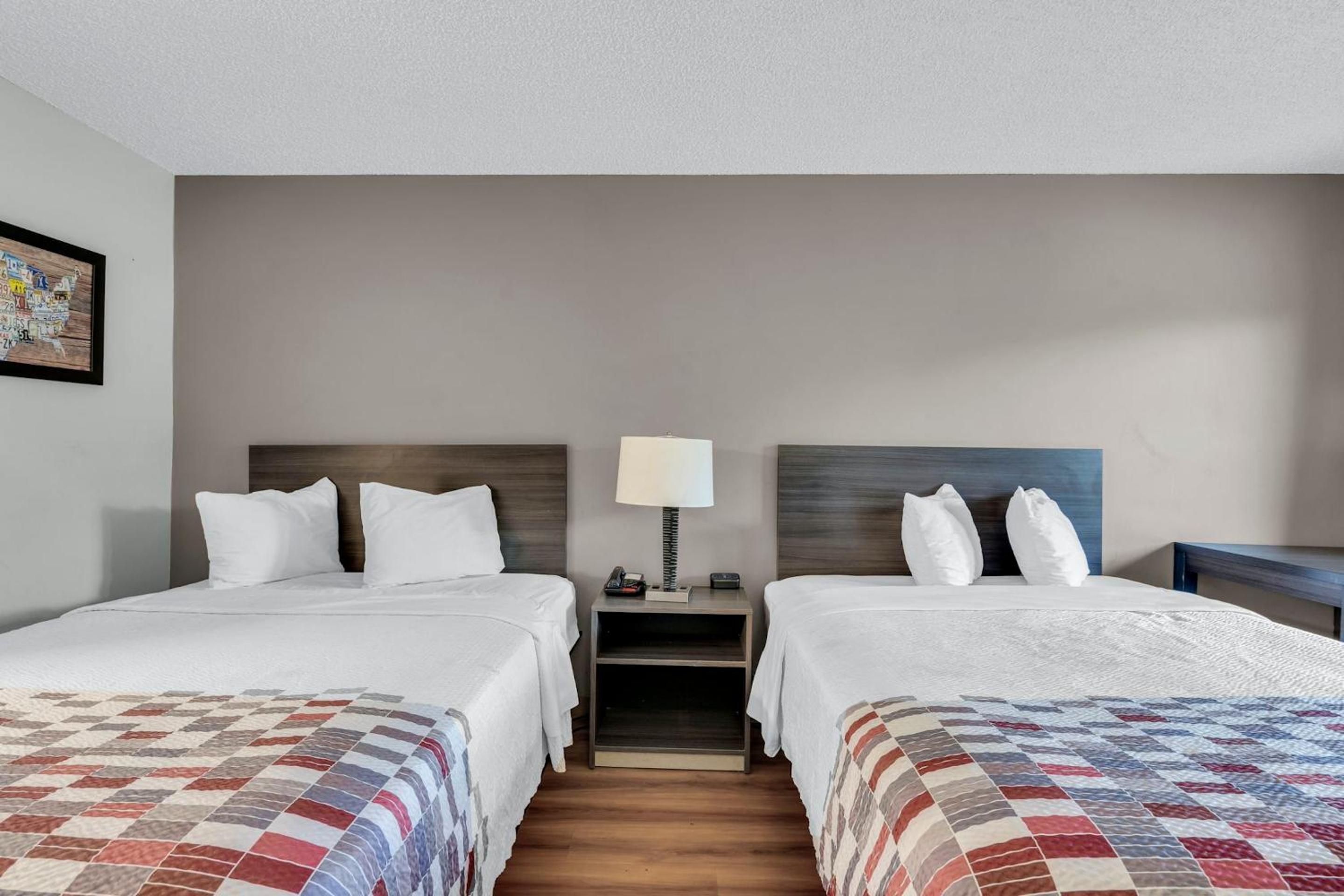 Deluxe Room with Two Queen Beds Non-Smoking - Photo 5