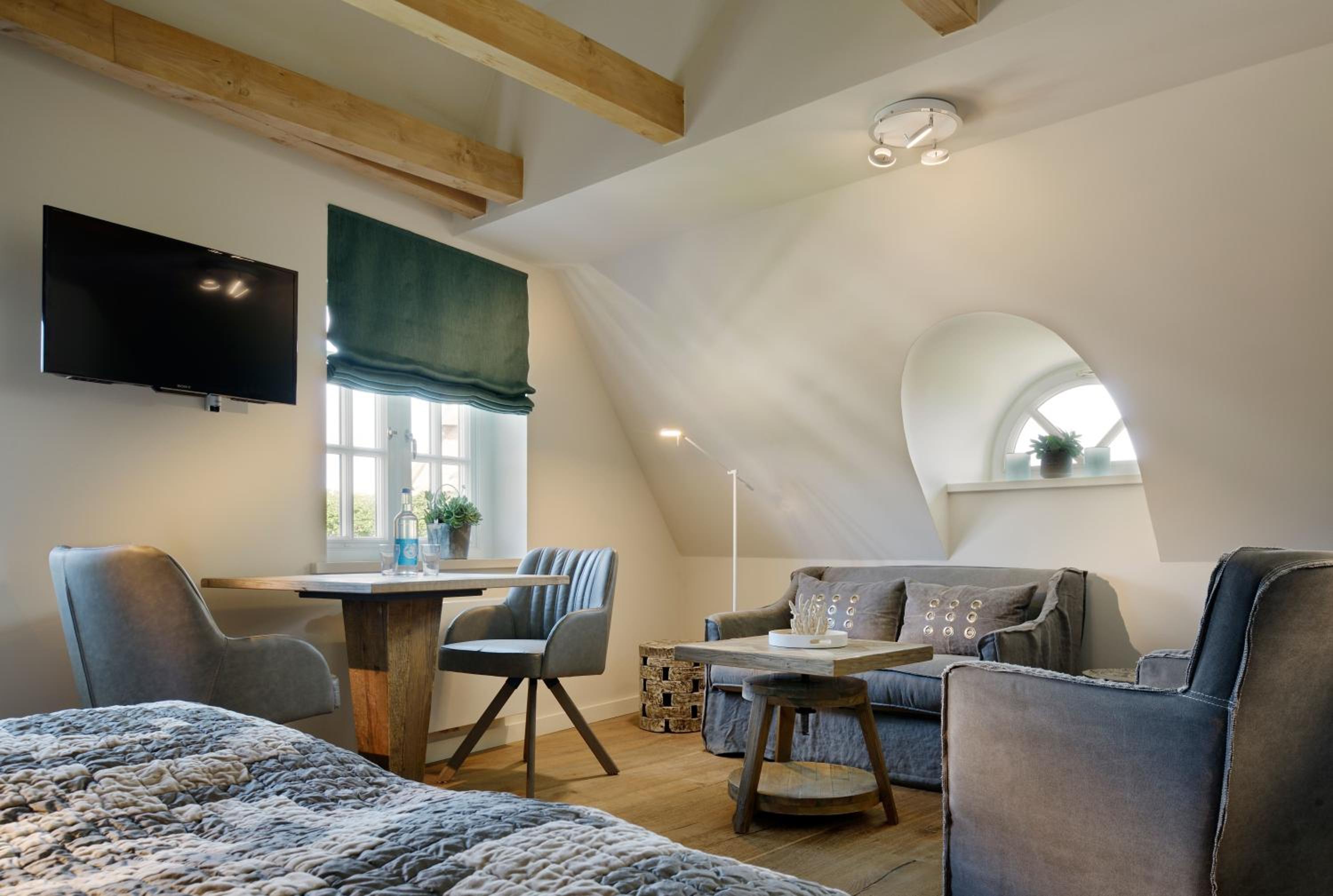 Double Room thumbnail 6