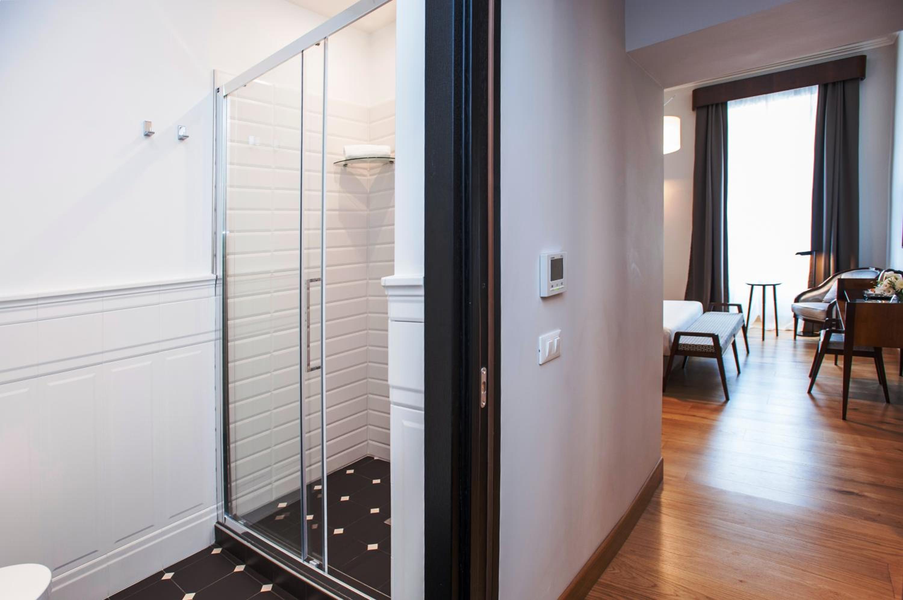 Deluxe Double or Twin Room with City View photo 2