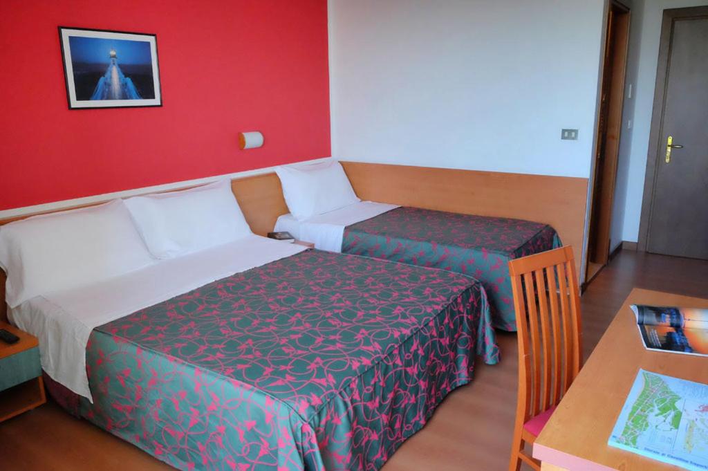 Triple Room with Partial Sea View photo 2