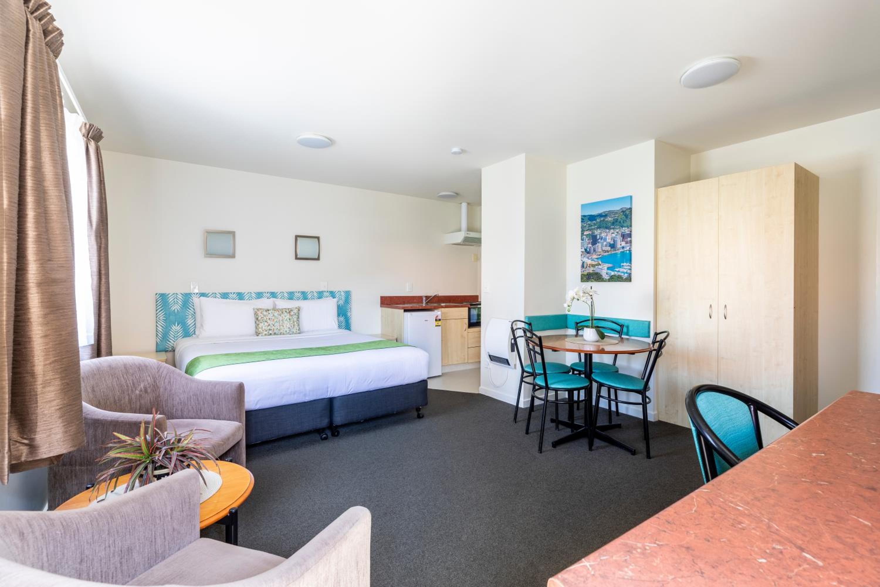 One-Bedroom Apartment thumbnail 5