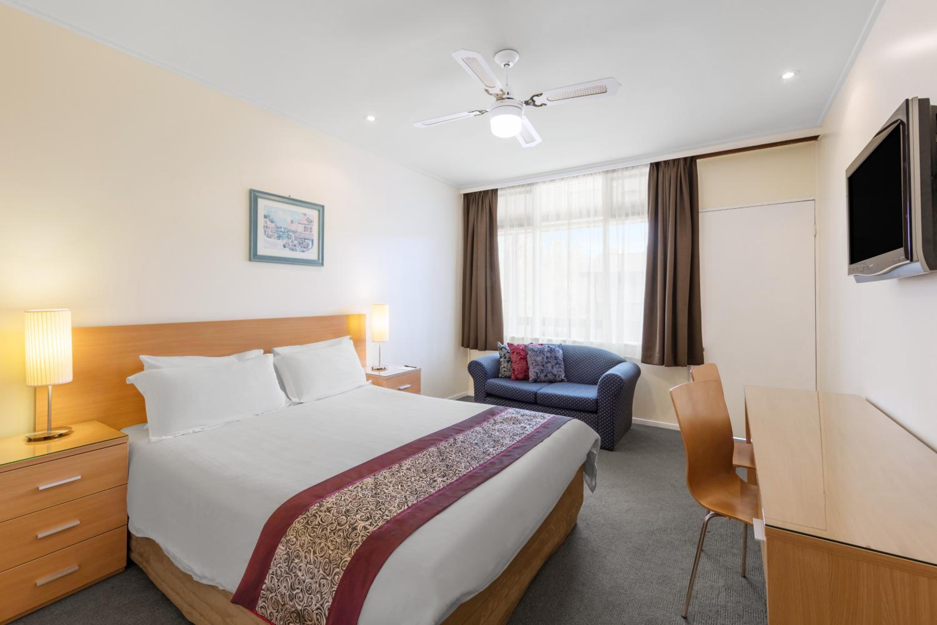 Standard Queen Room photo 2