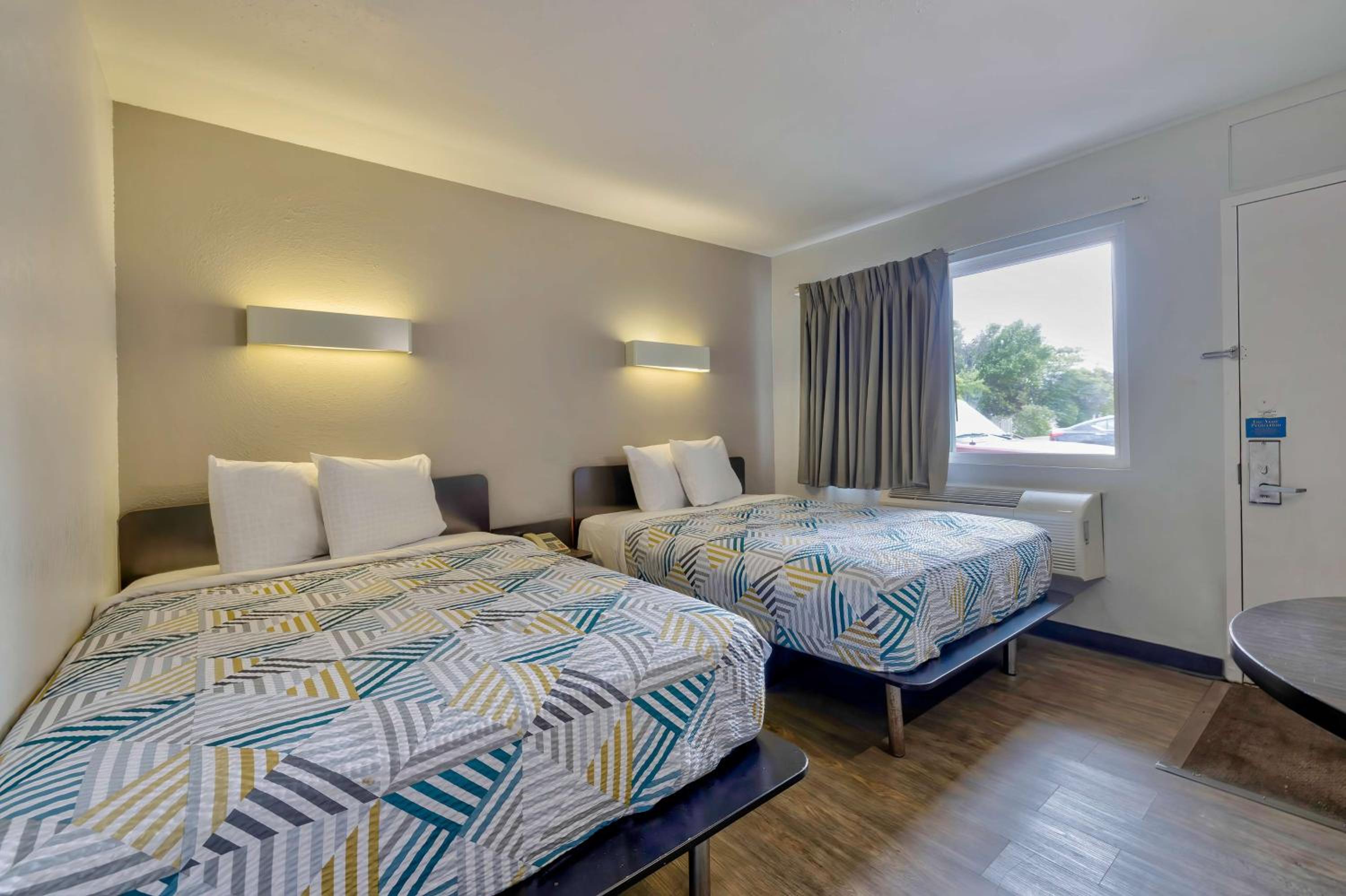 Quadruple Room - Non-Smoking photo 2