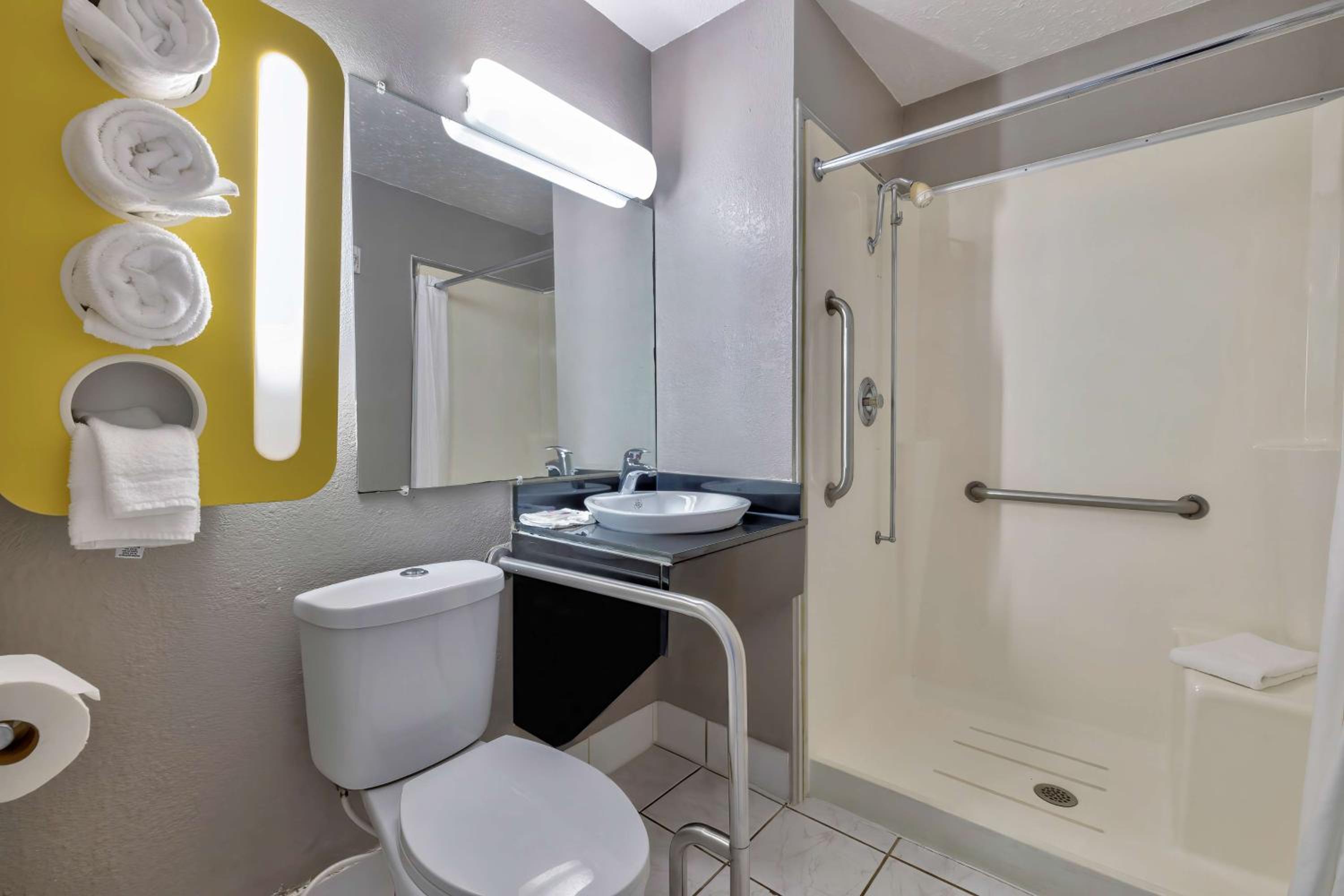 Quadruple Room - Disability Access - Non-Smoking photo 2
