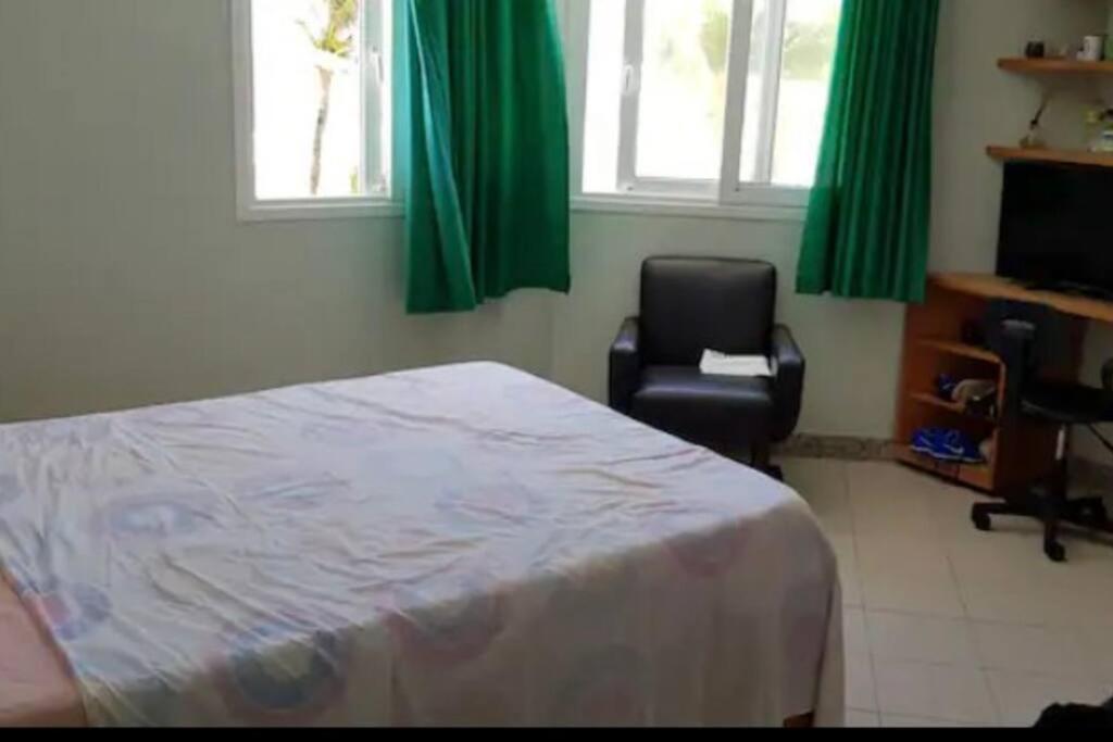 Six-Bedroom House photo 1