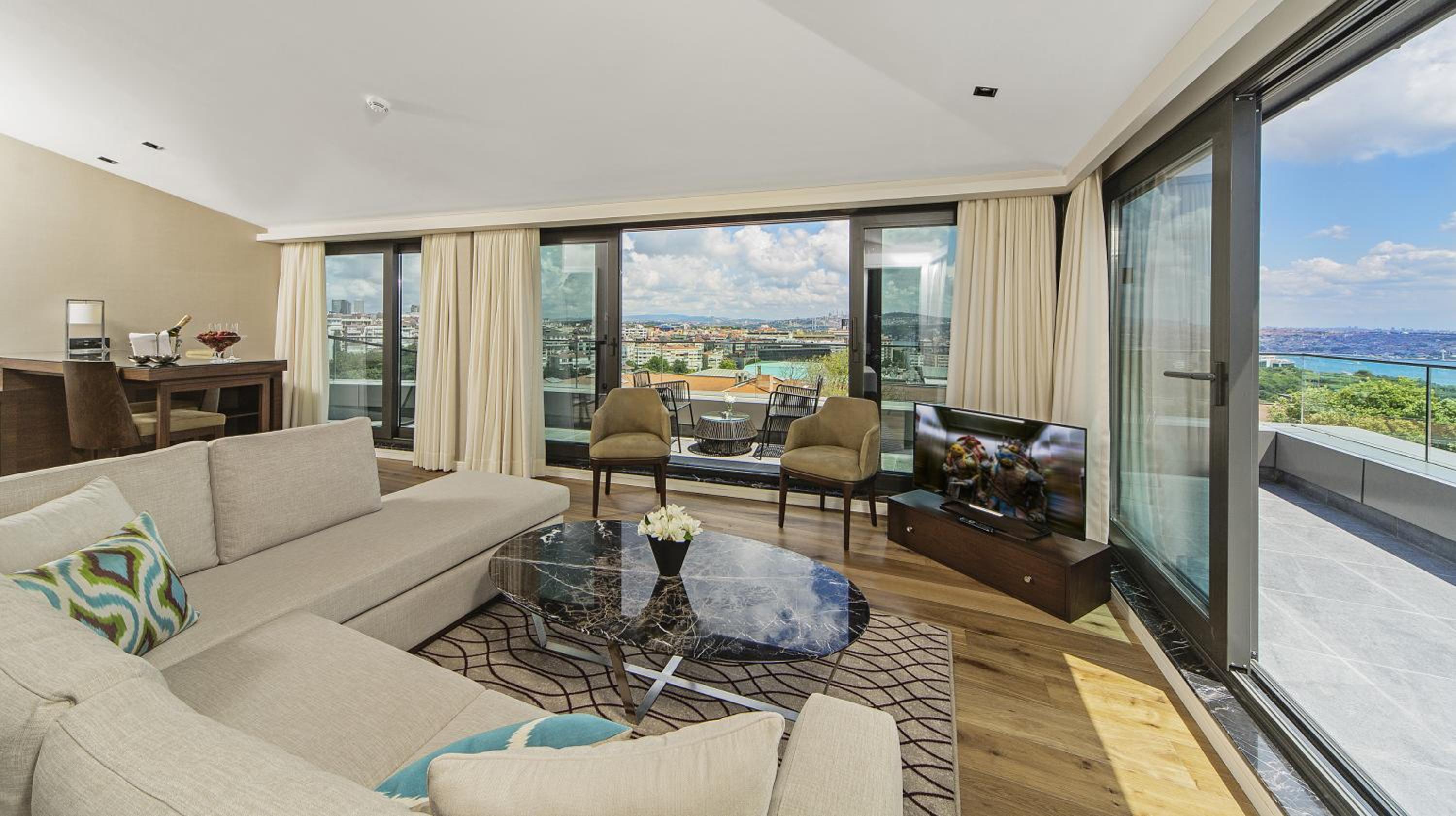 Panoramic Suite with Bosphorus View photo 1