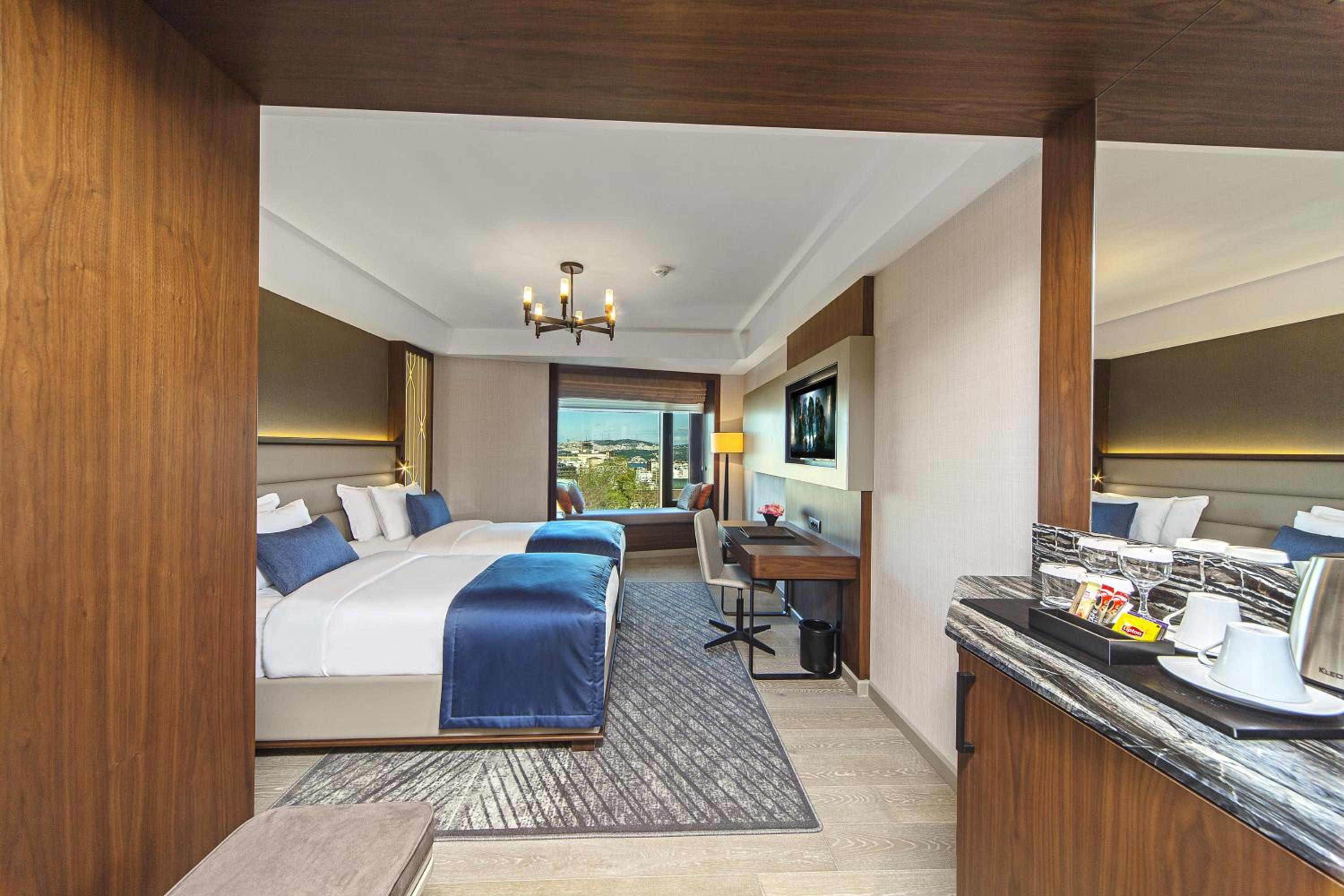Deluxe Double or Twin Room with Sea View photo 3