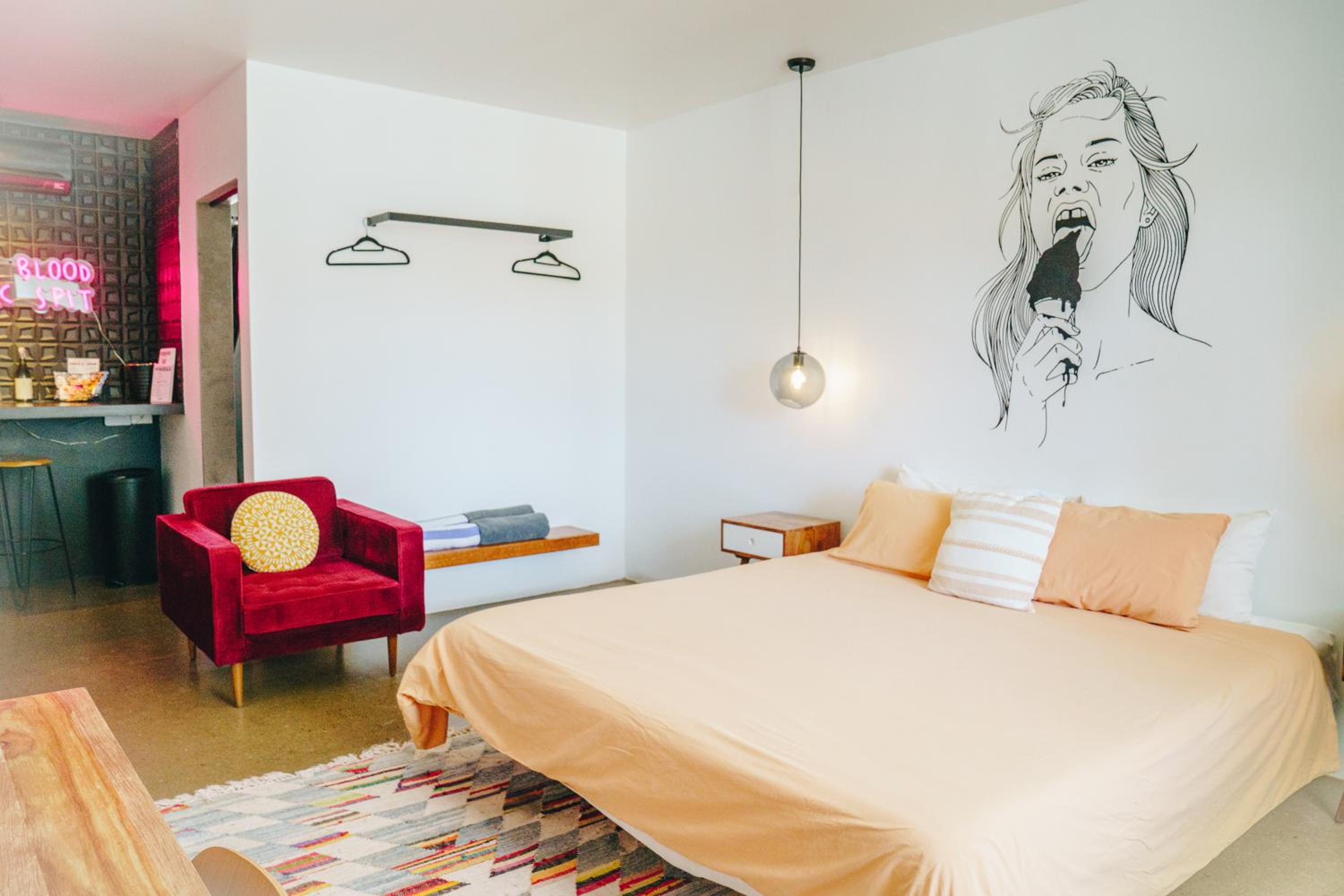 Standard King Room - Photo 1