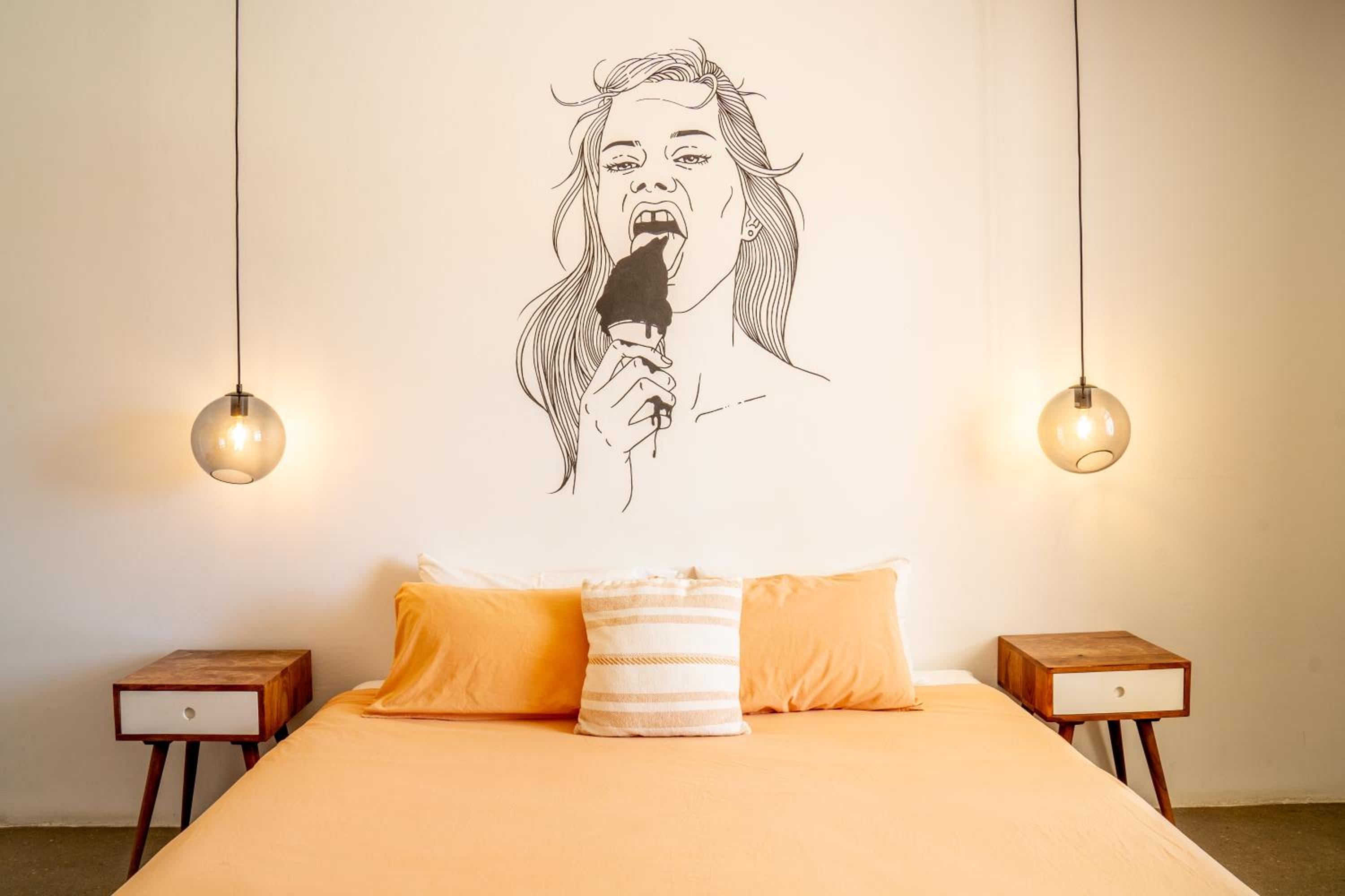 Standard King Room - Photo 5