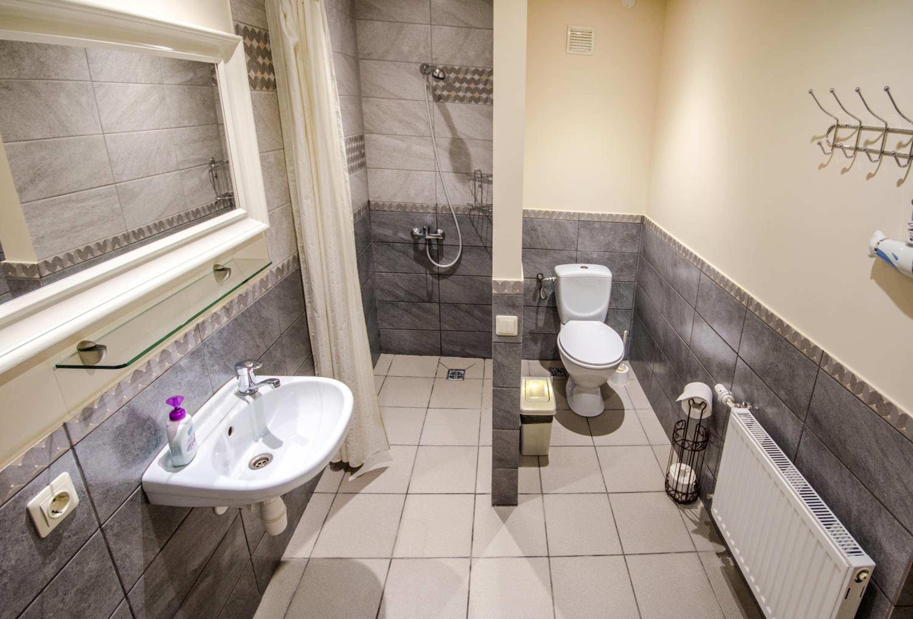 Family Room with Bathroom photo 1