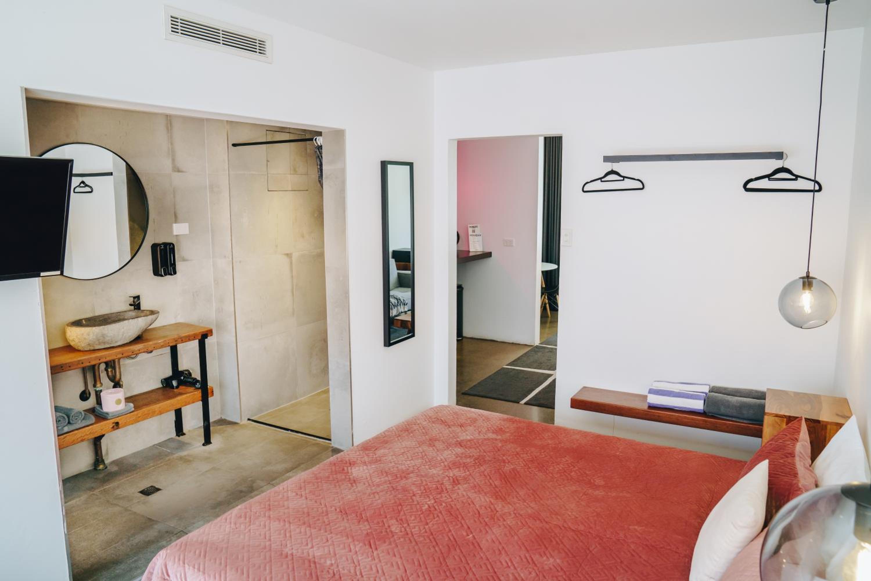 King Suite - Photo 3