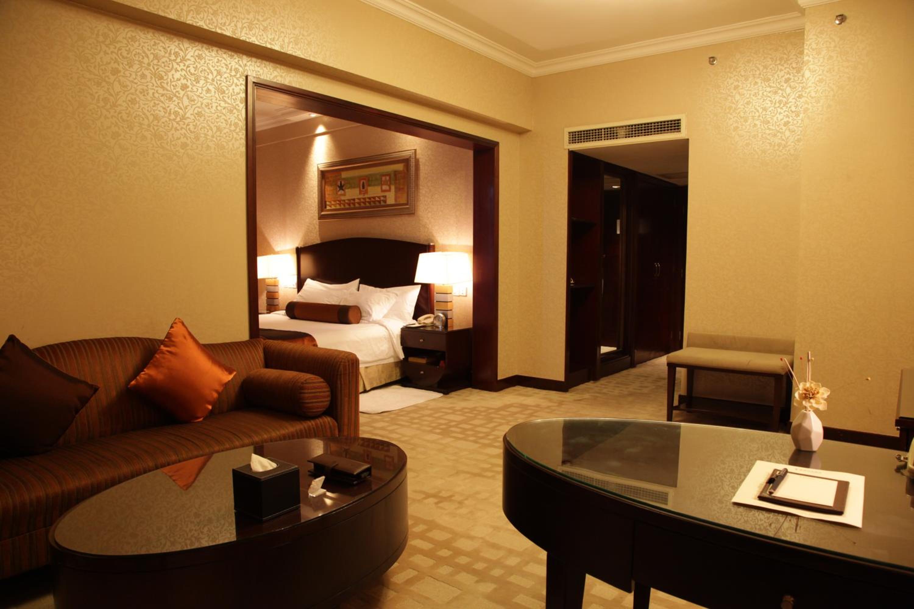 Business King Size Bed Room