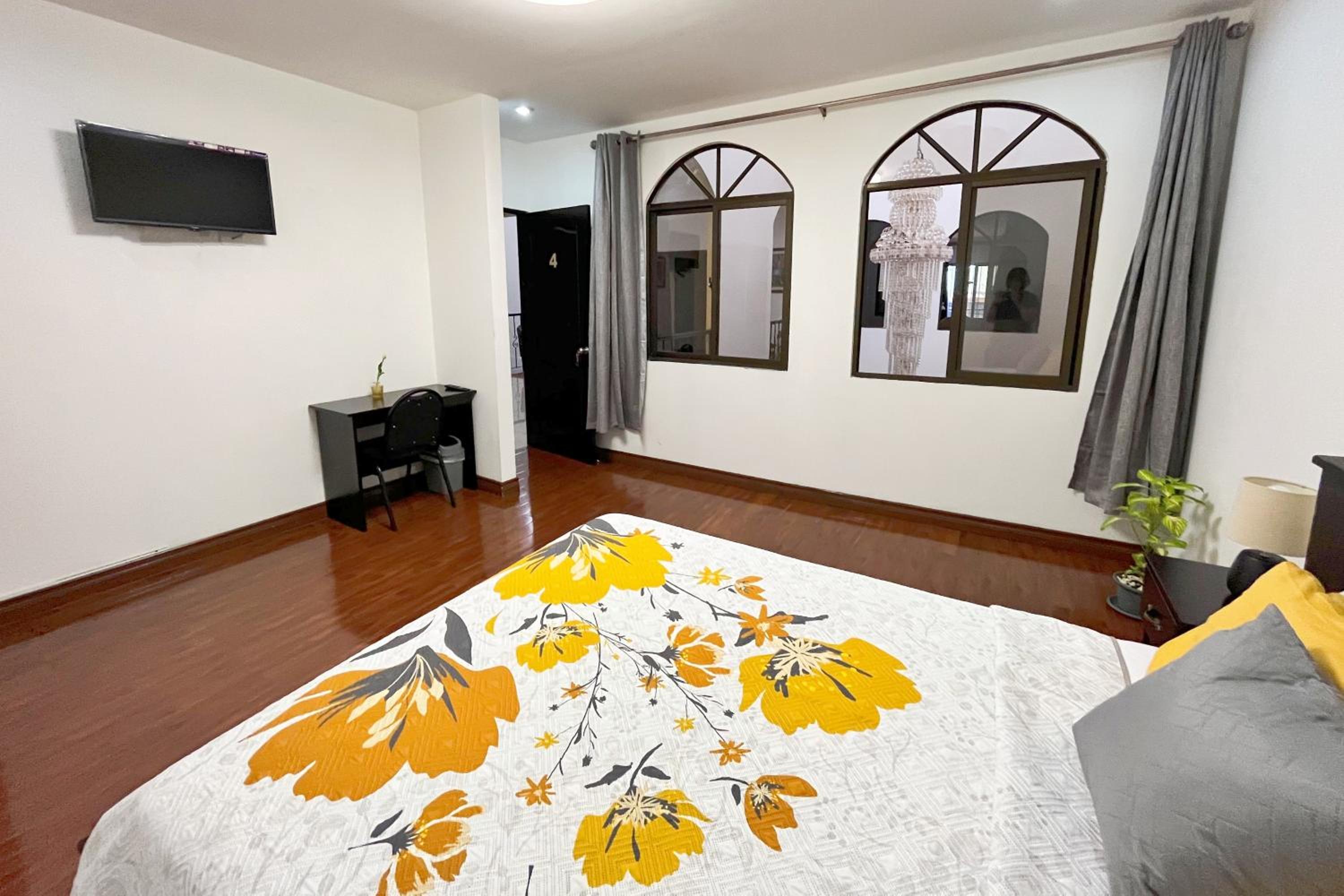 Double Room with Shared Bathroom photo 3