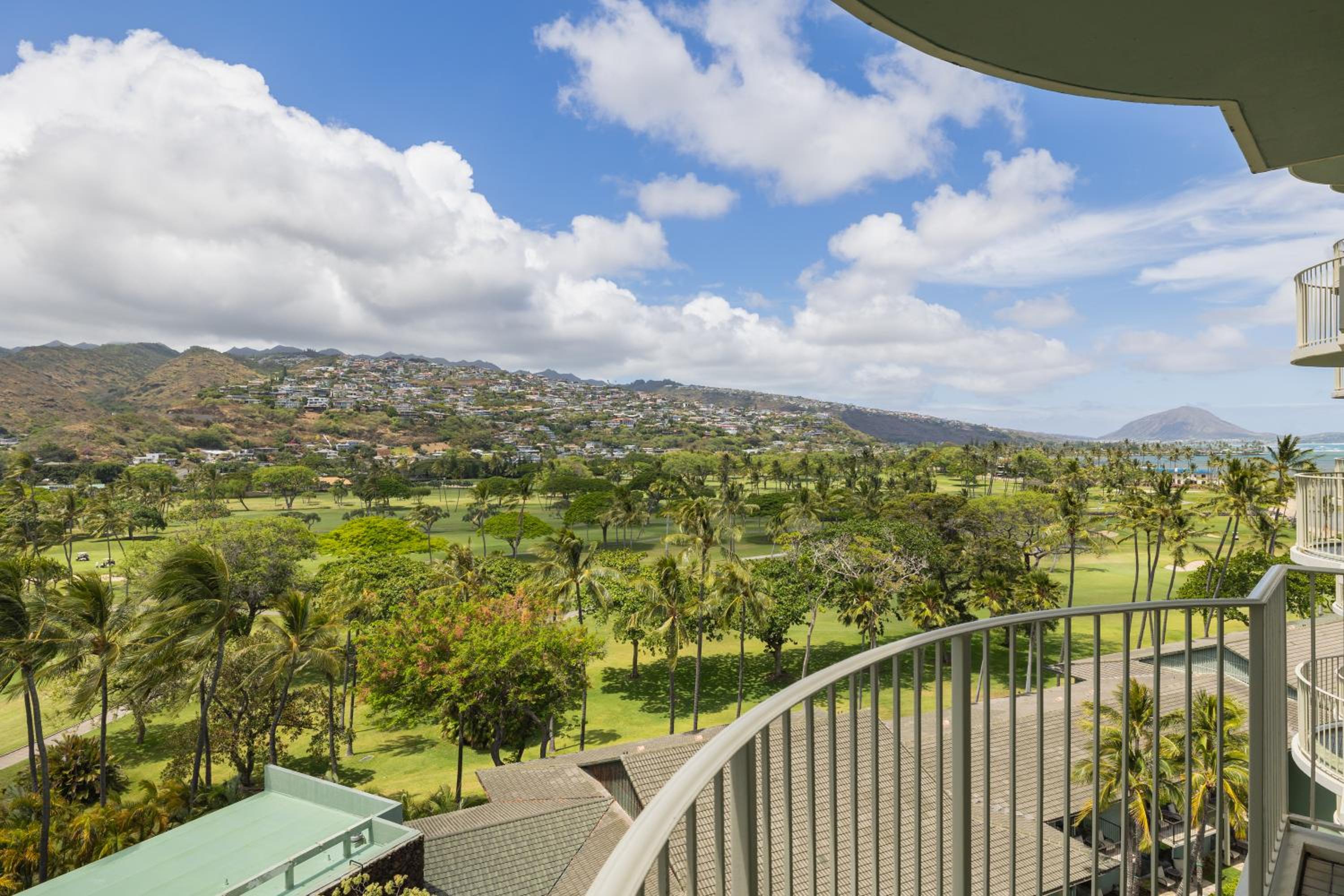 Mountain View Balcony - Photo 4