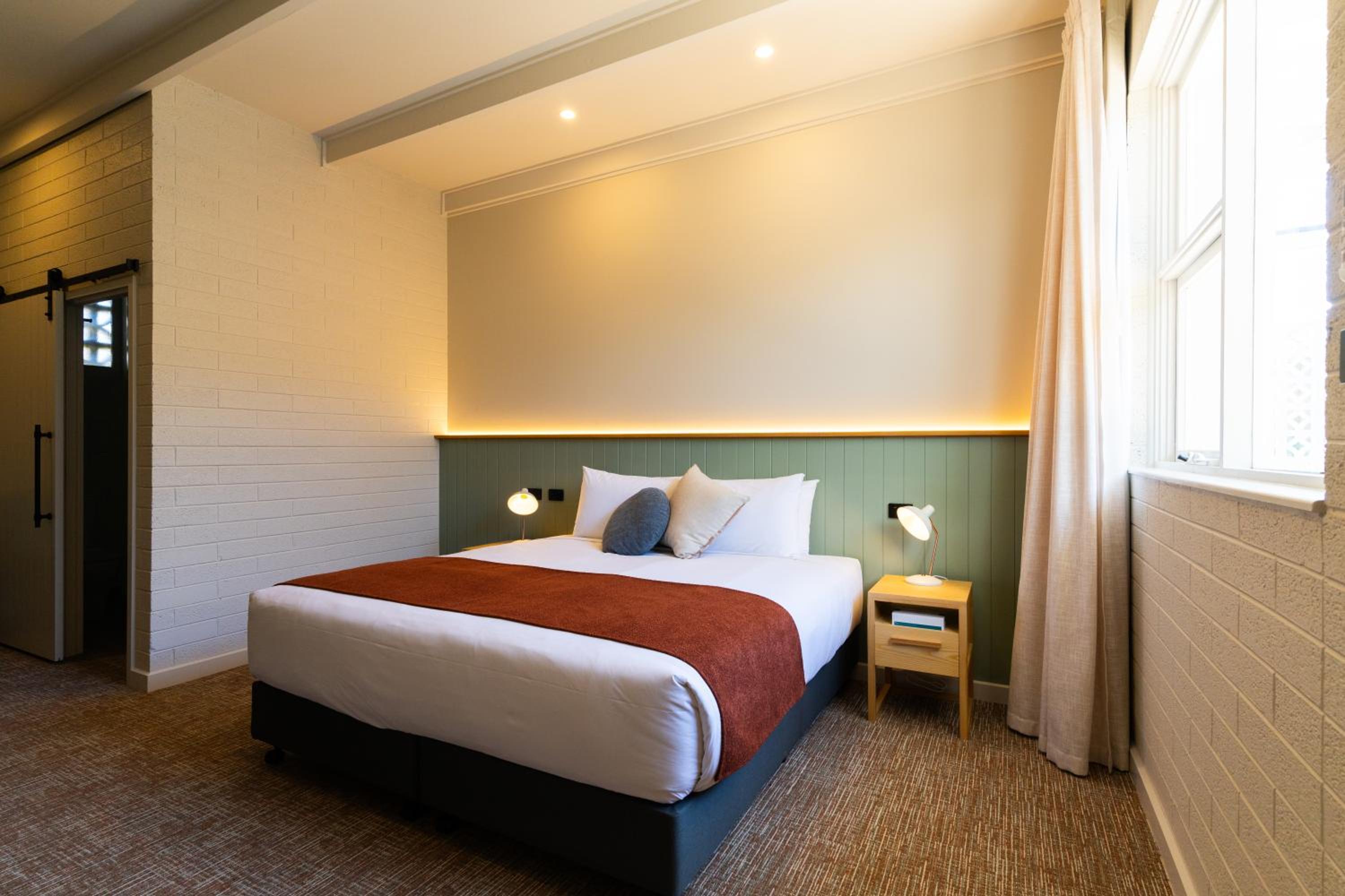 Standard King Room photo 3
