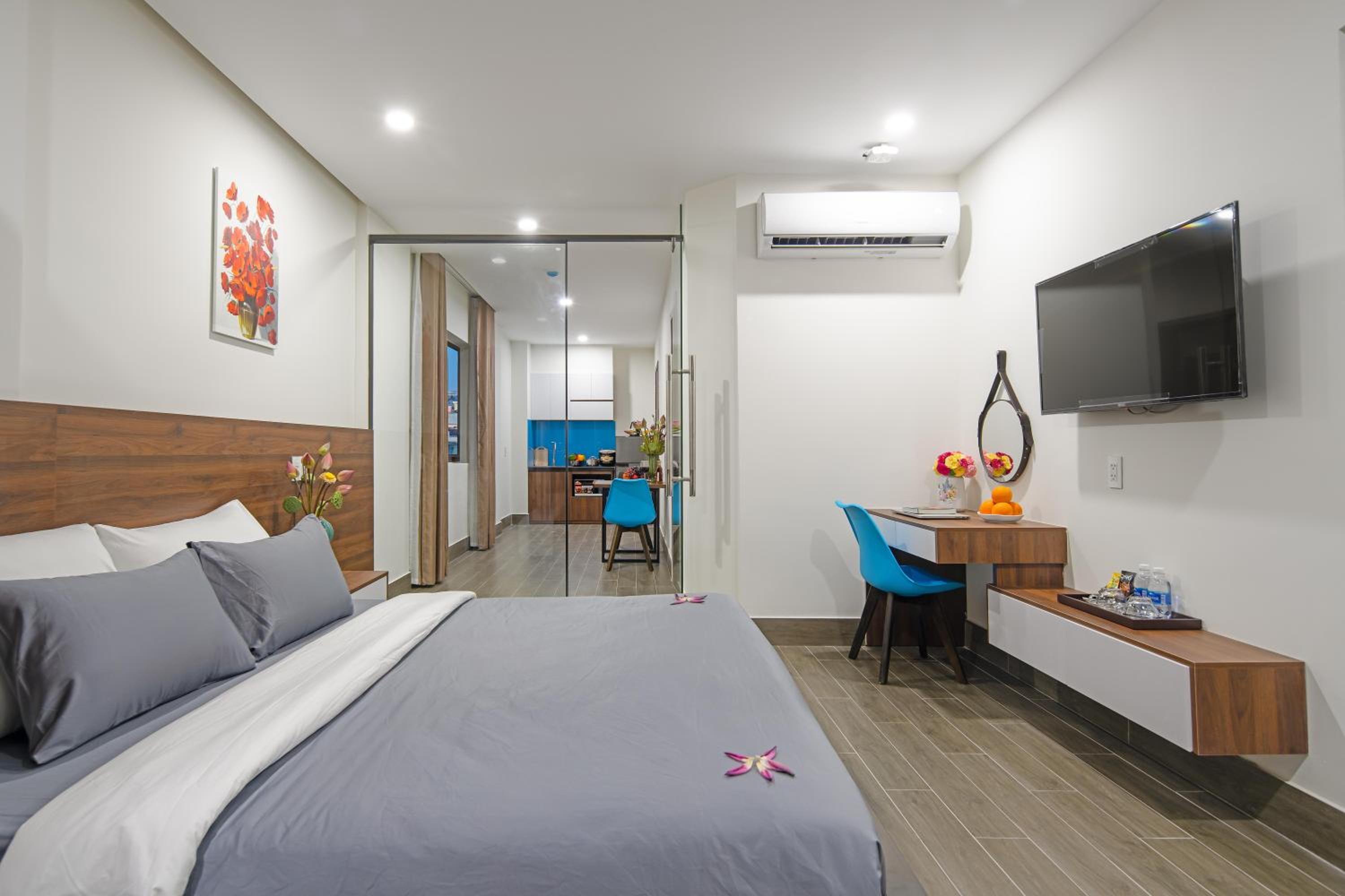 One-Bedroom Apartment - Photo 1