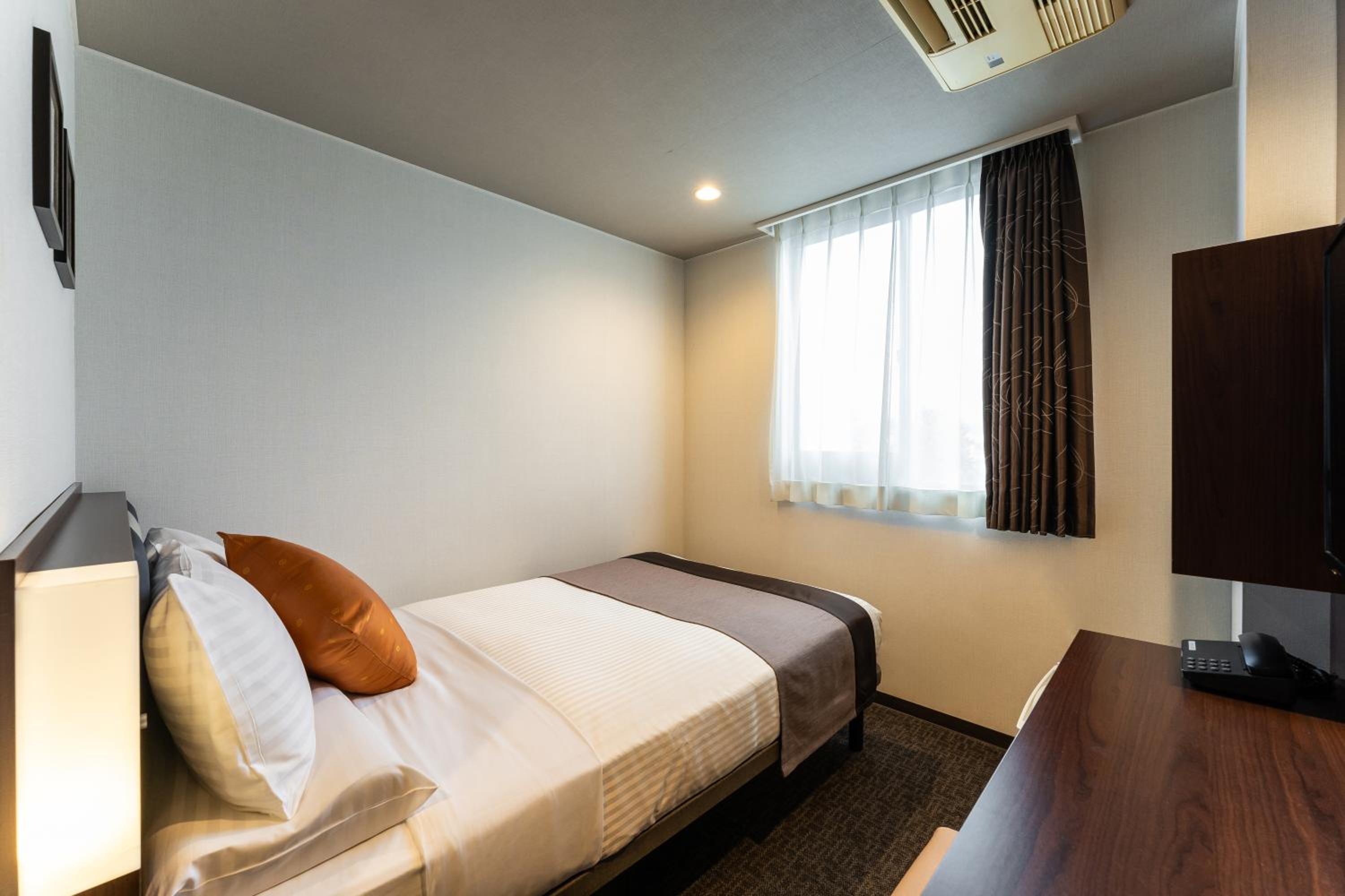 Standard Double Room with Small Double Bed - Non-Smoking - Photo 3