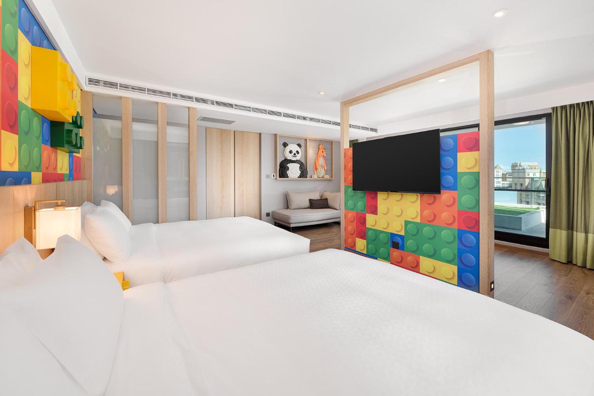 Theme Family Room