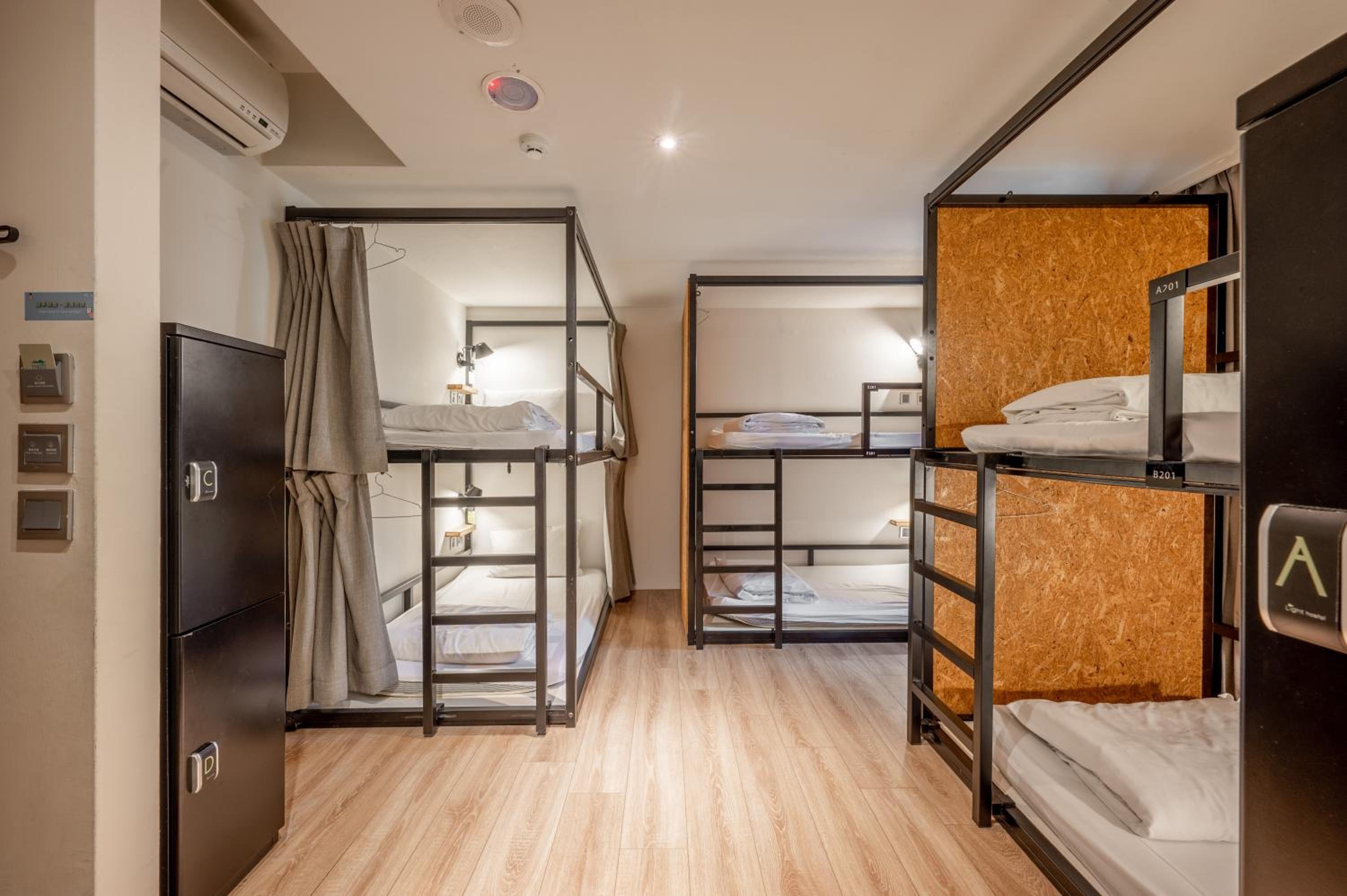 Bed in 6-Bed Mixed Dormitory Room photo 1