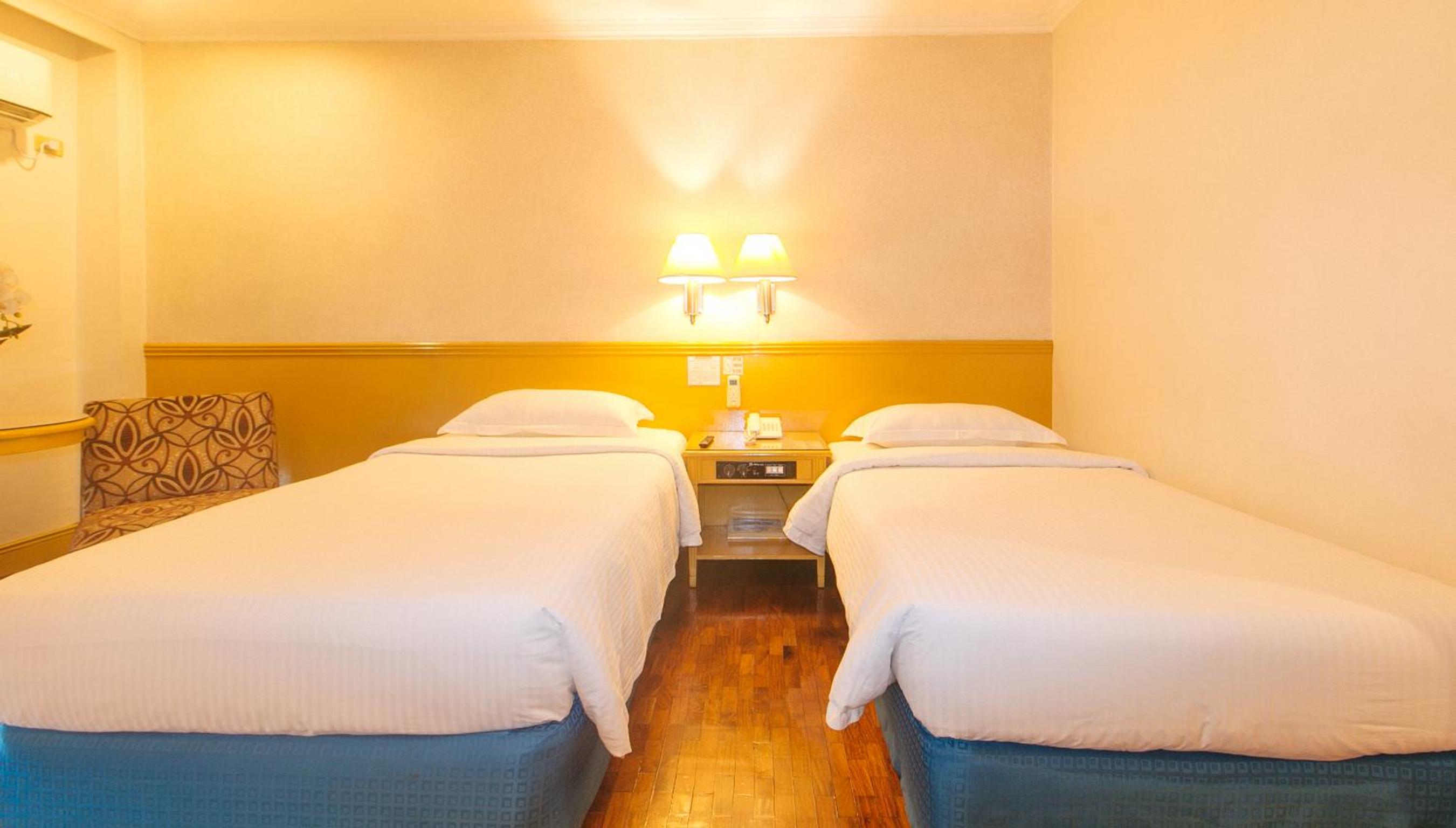 Deluxe Twin Room - Photo 10