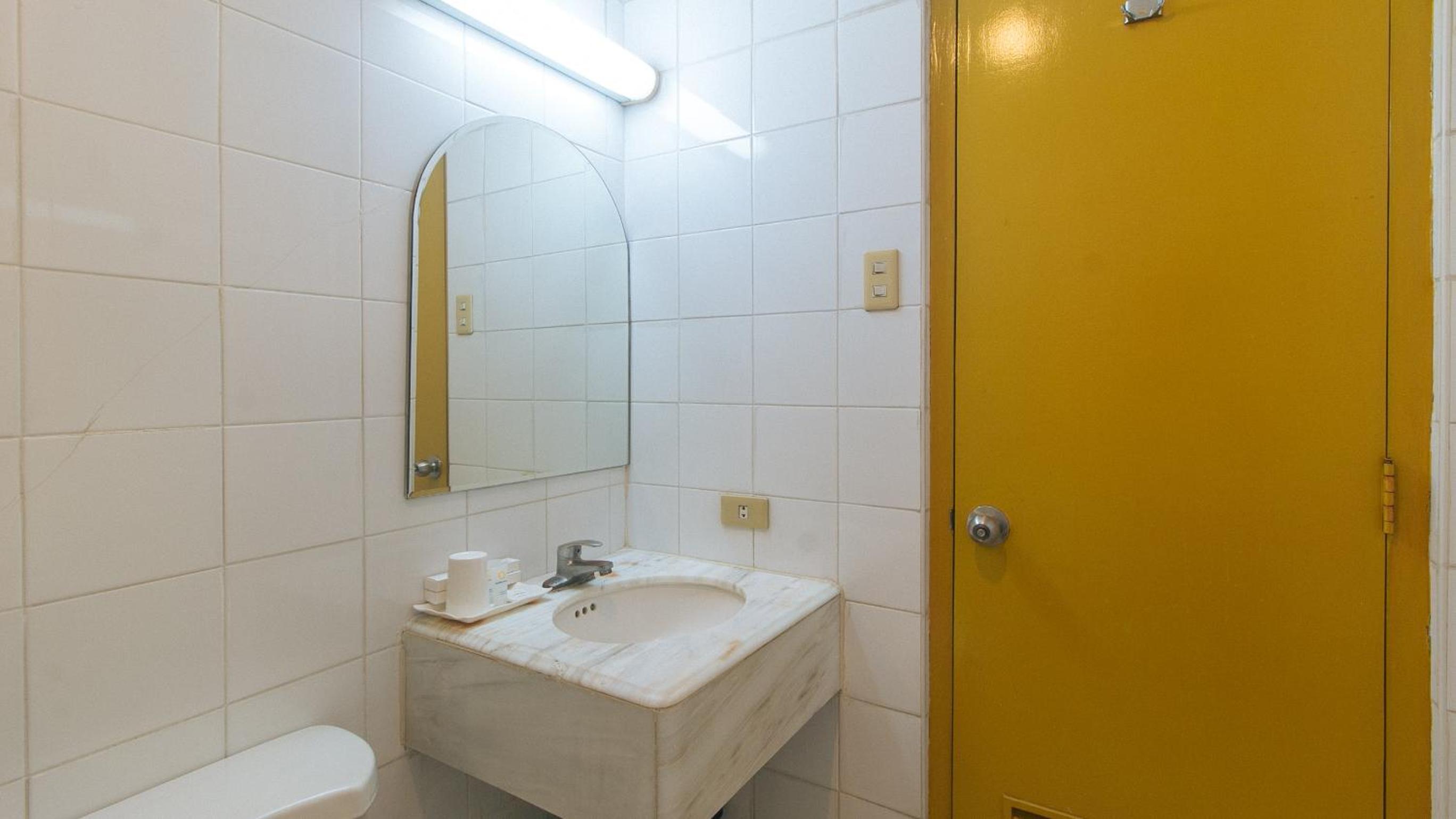 Deluxe Room - Photo 7