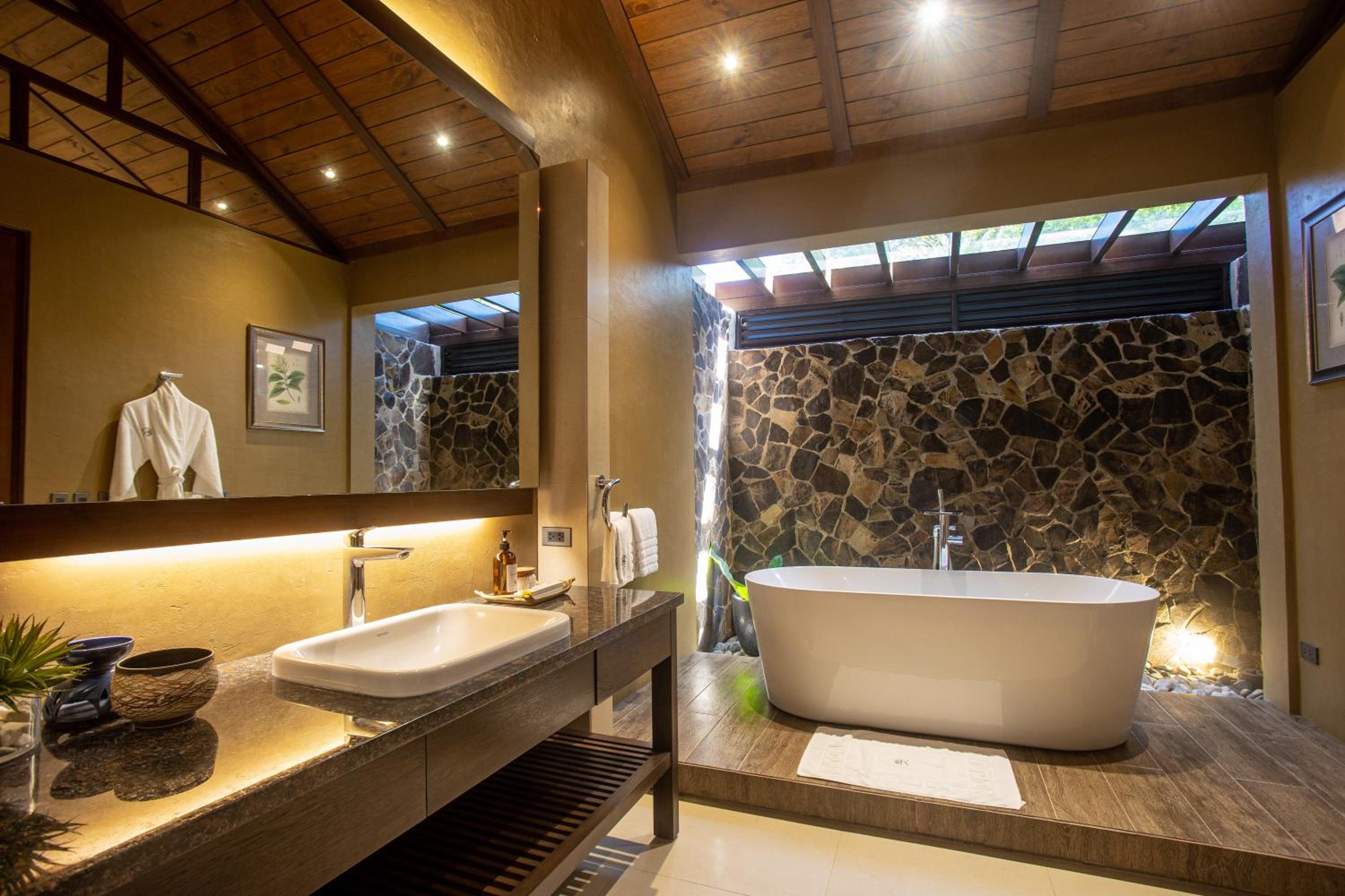 One-Bedroom Suite - Photo 5