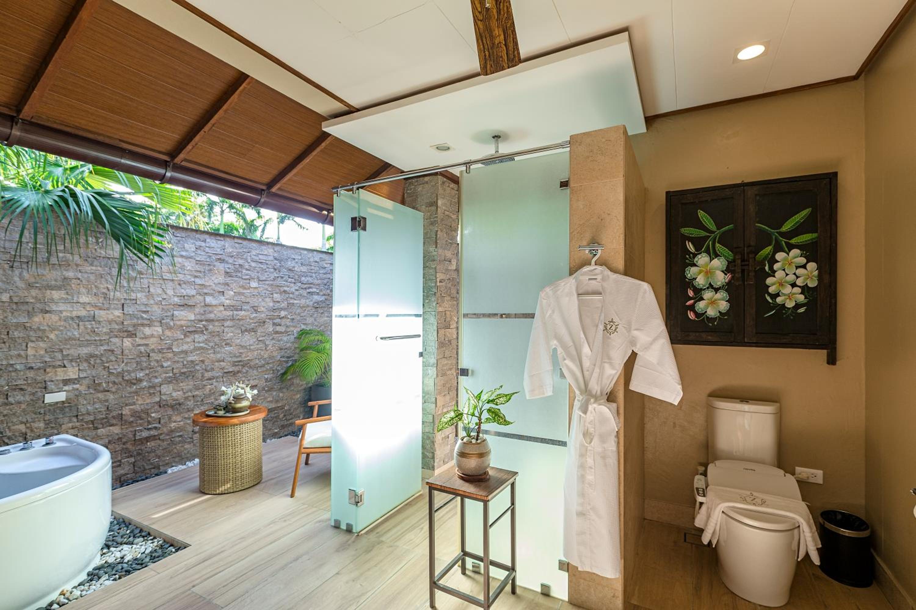 One-Bedroom Suite - Photo 7