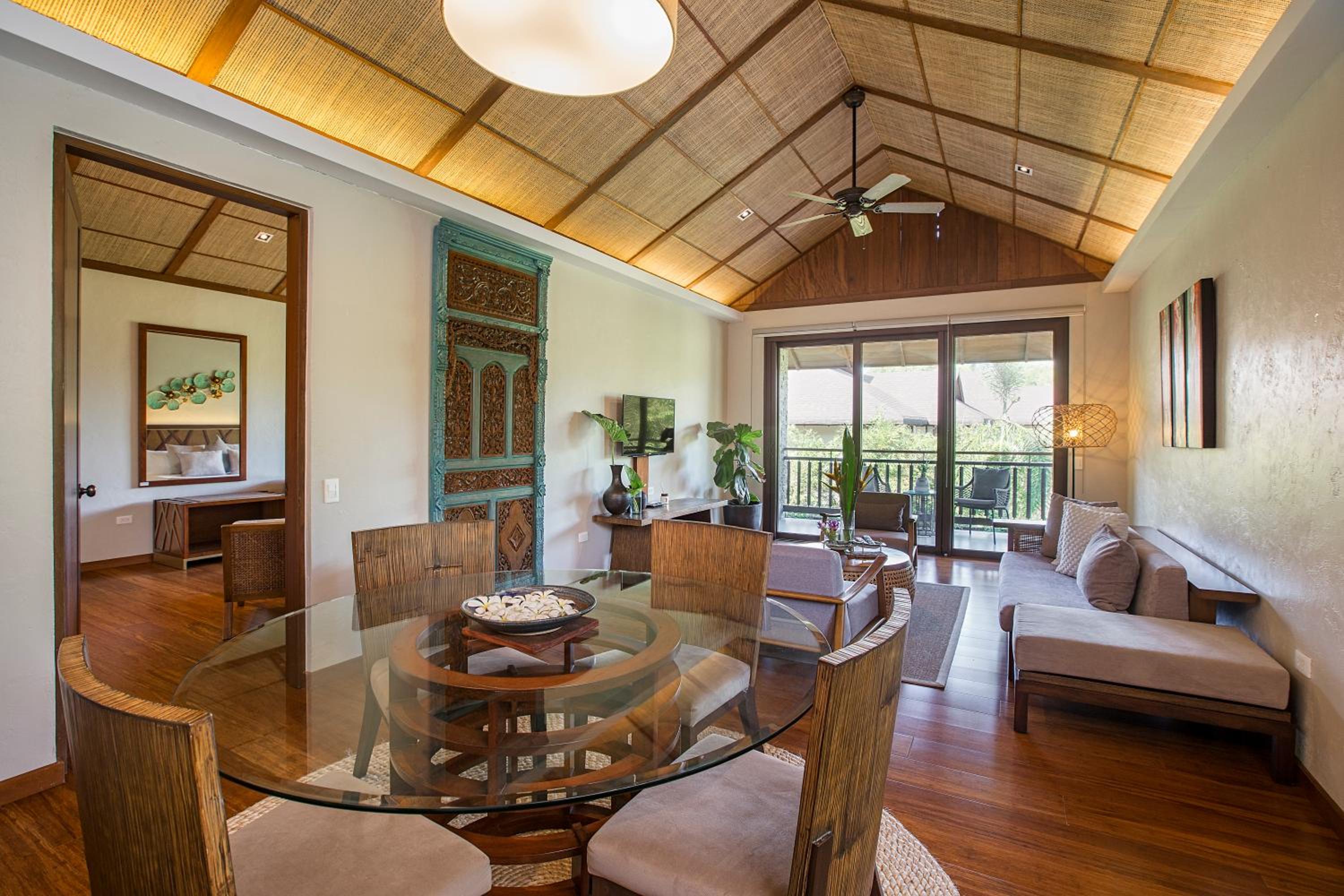 One-Bedroom Suite - Photo 6