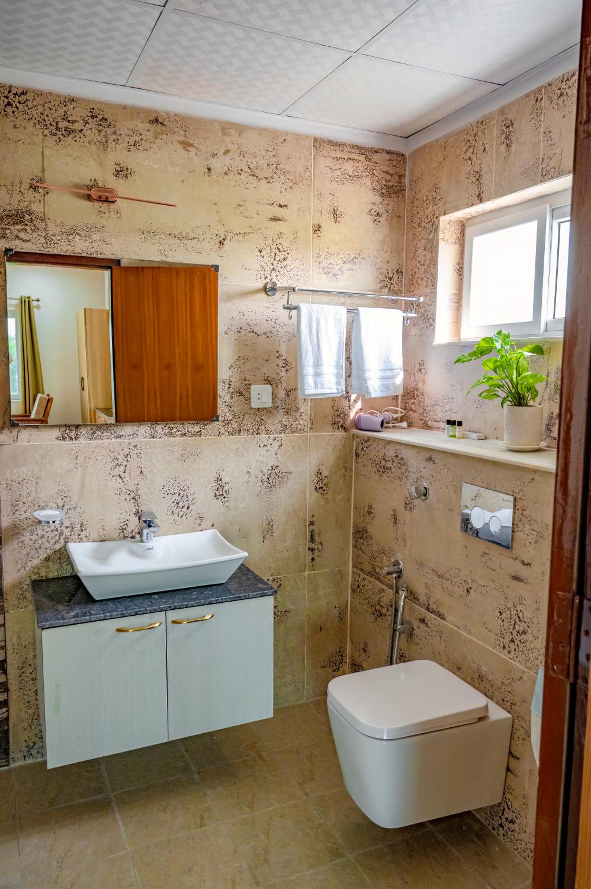 Suite - Photo 5