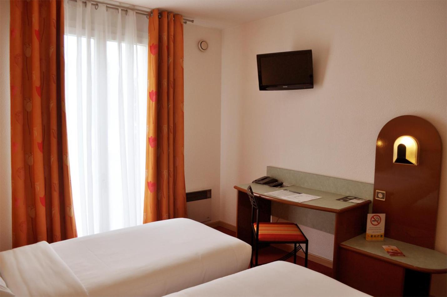 Standard Twin Room - Photo 6