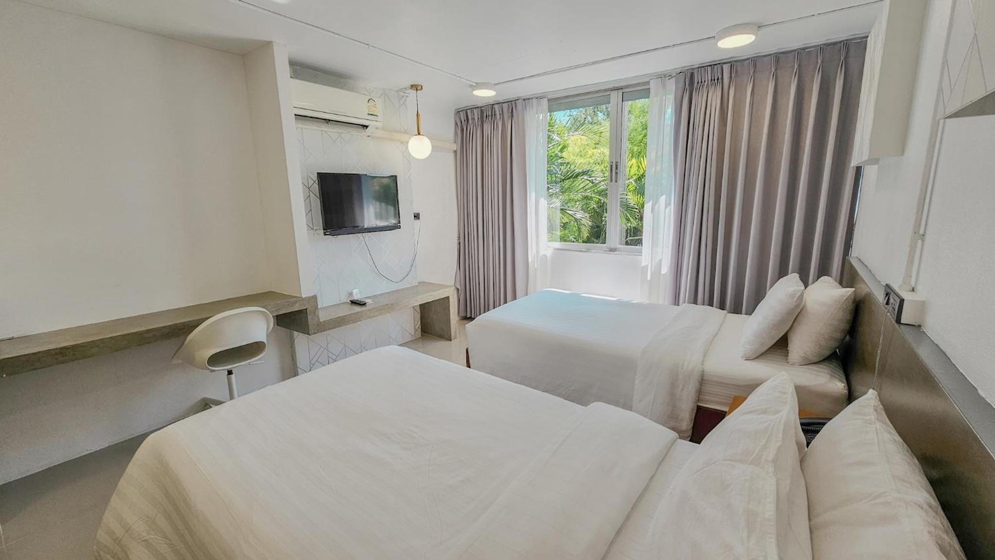 Standard Twin Room - Photo 11