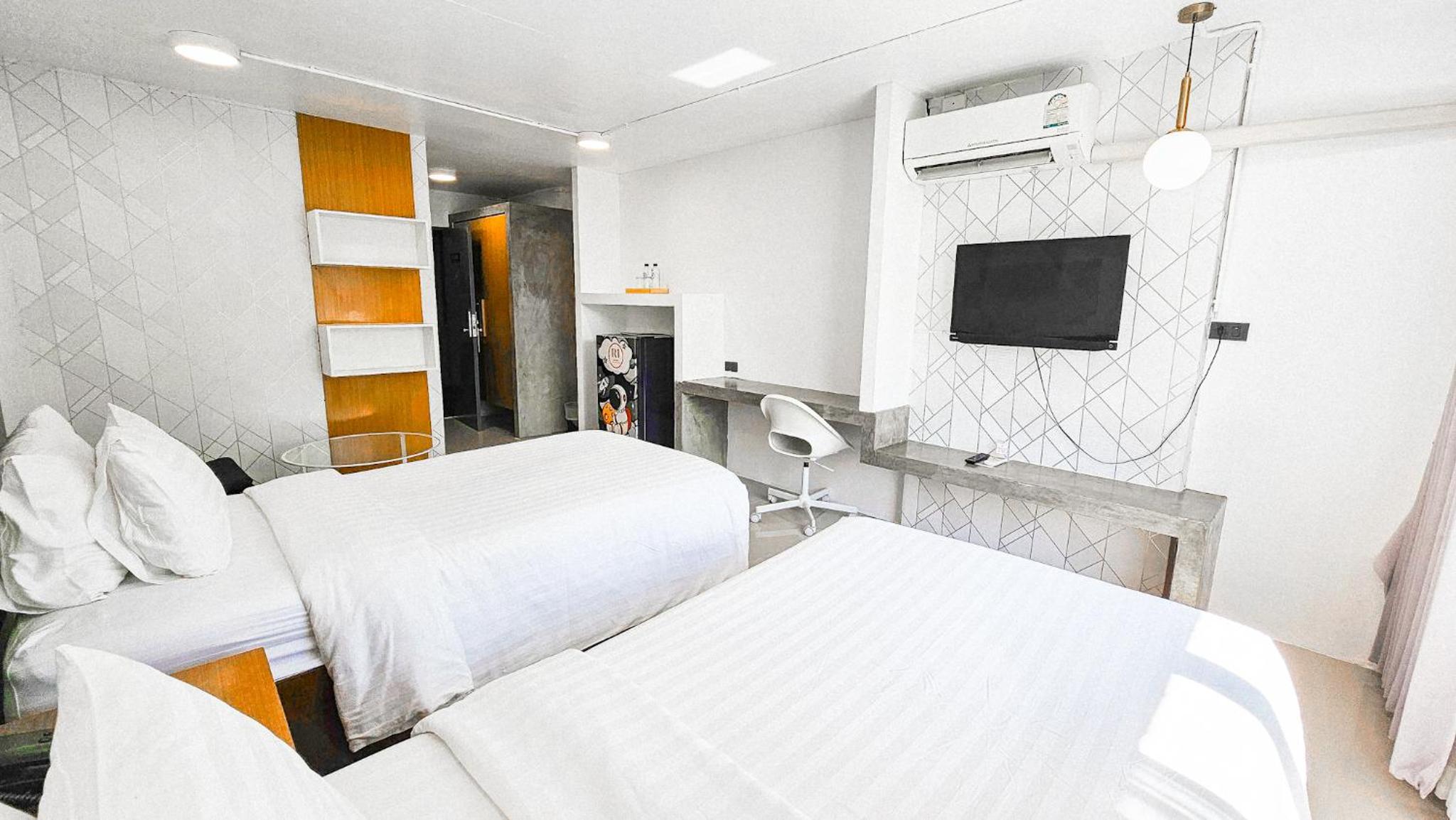 Standard Twin Room - Photo 9