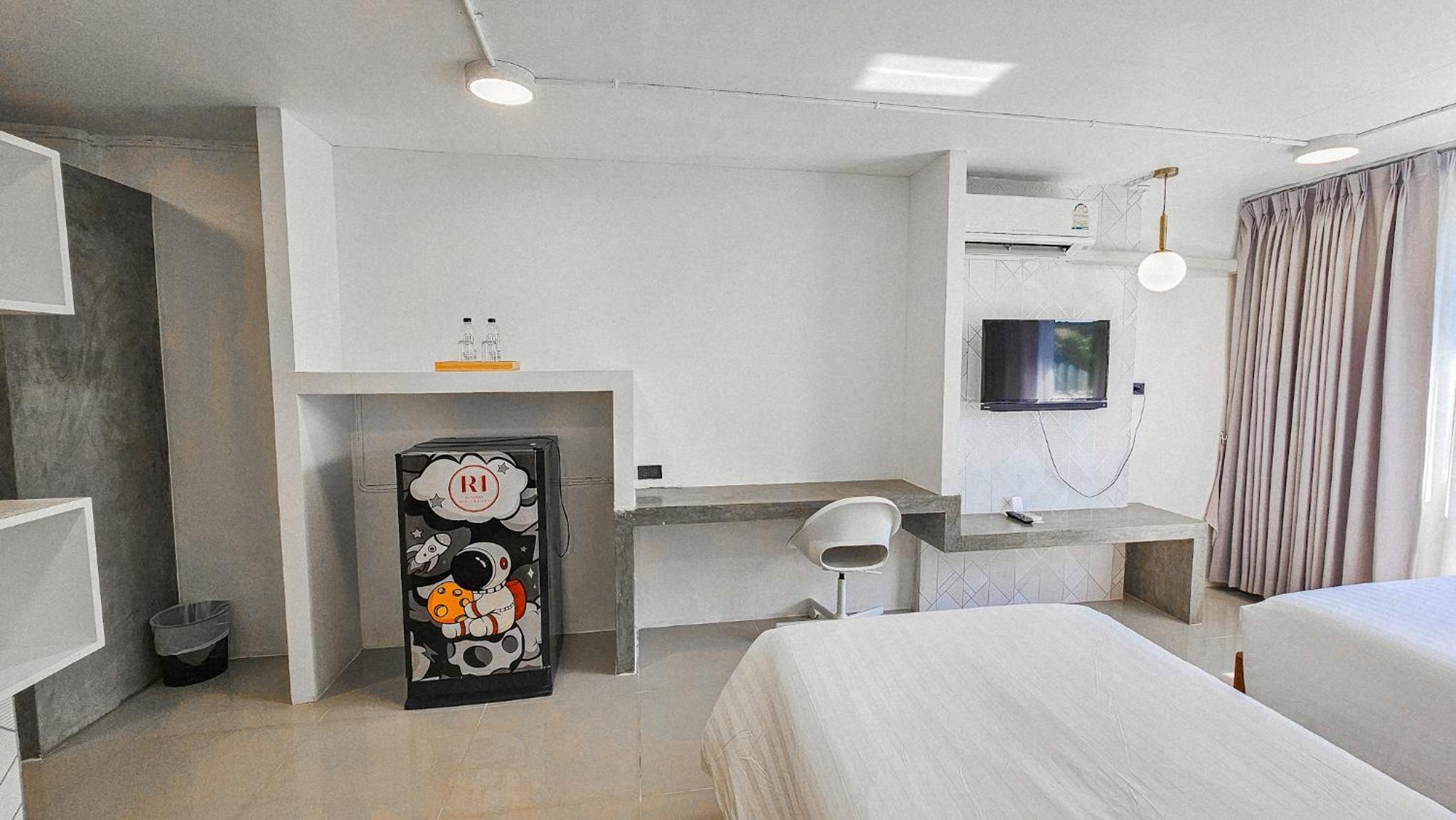 Standard Twin Room - Photo 7