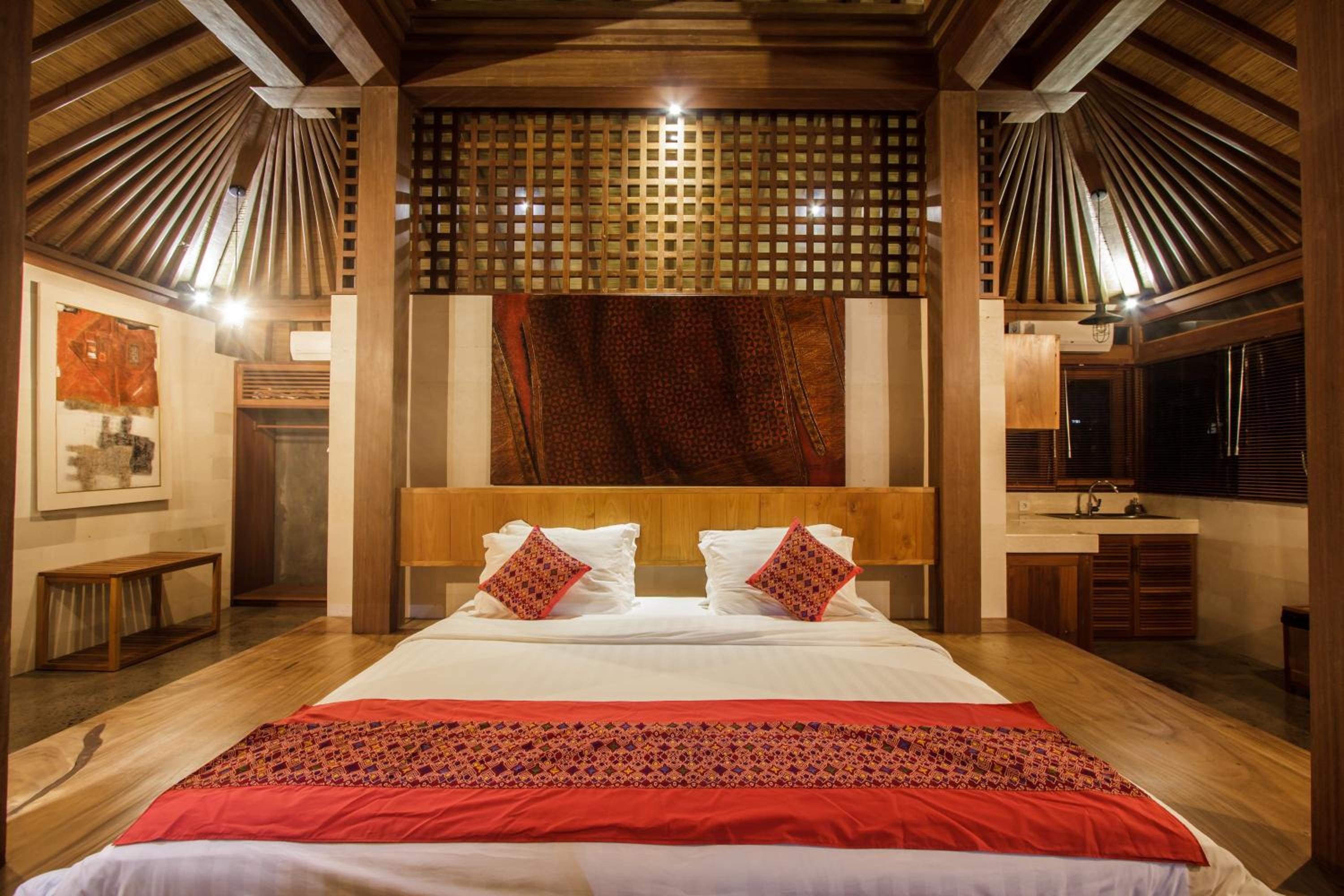 Deluxe Double Room with Balcony - Photo 3