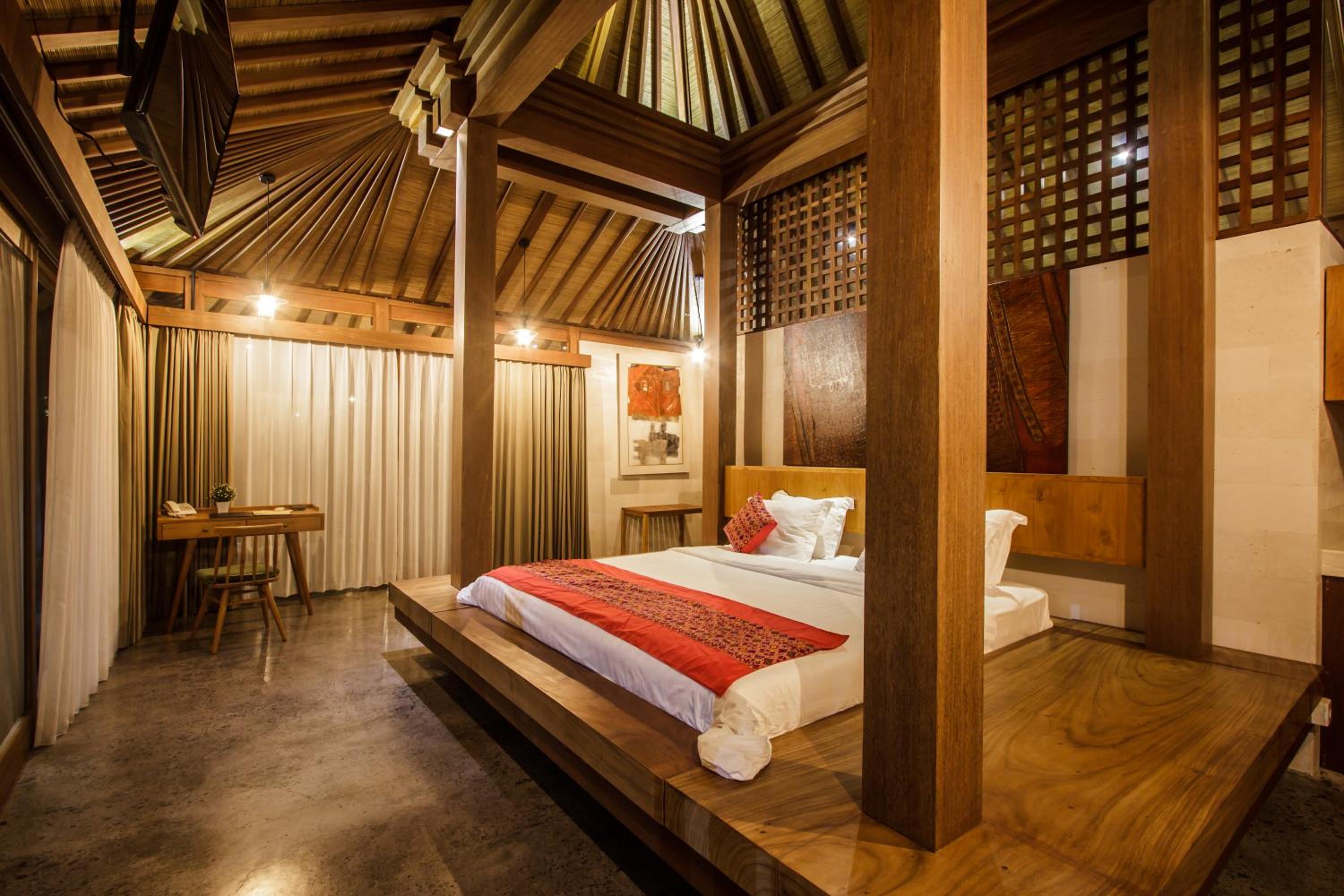 Deluxe Double Room with Balcony - Photo 4