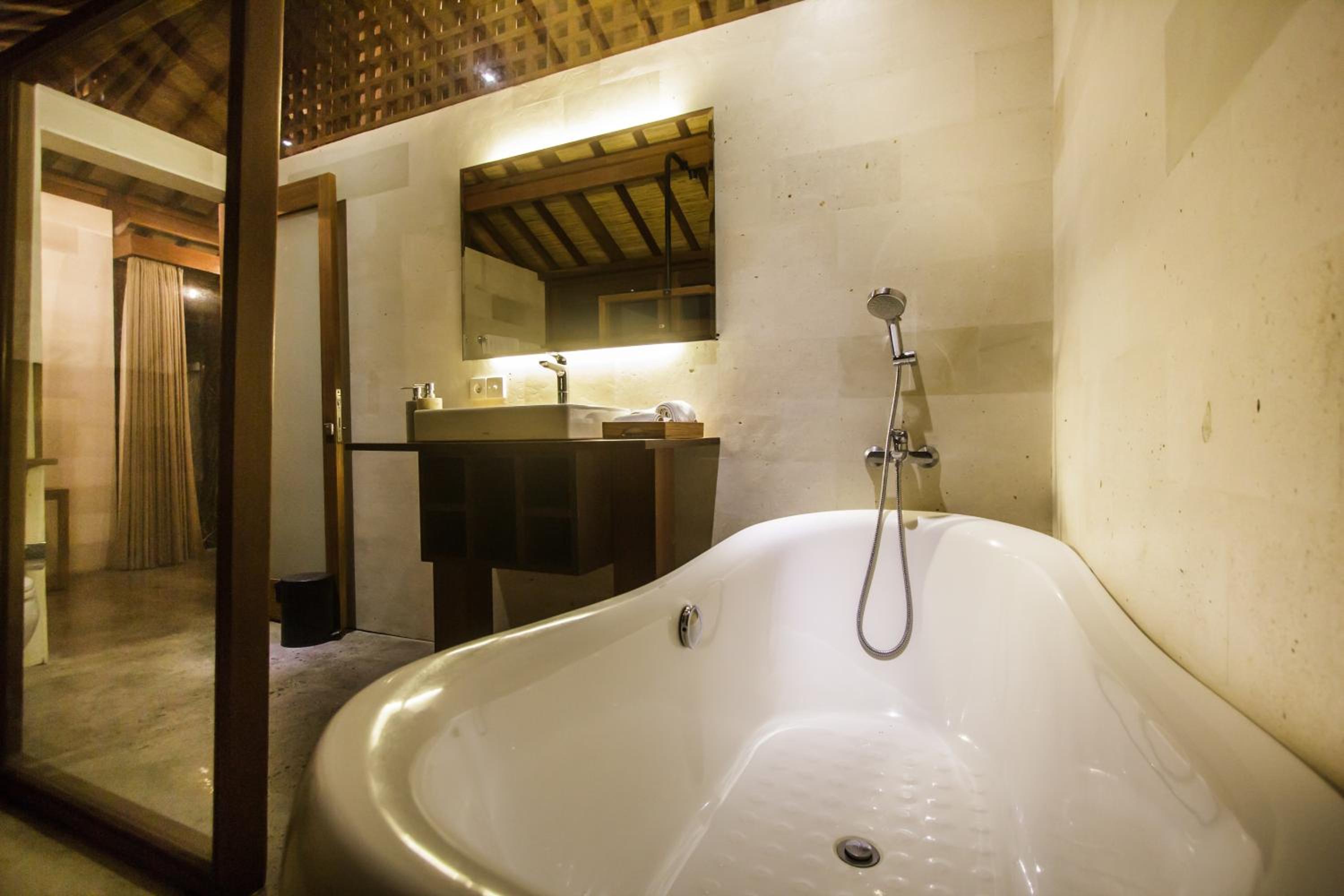 Deluxe Double Room with Balcony - Photo 5