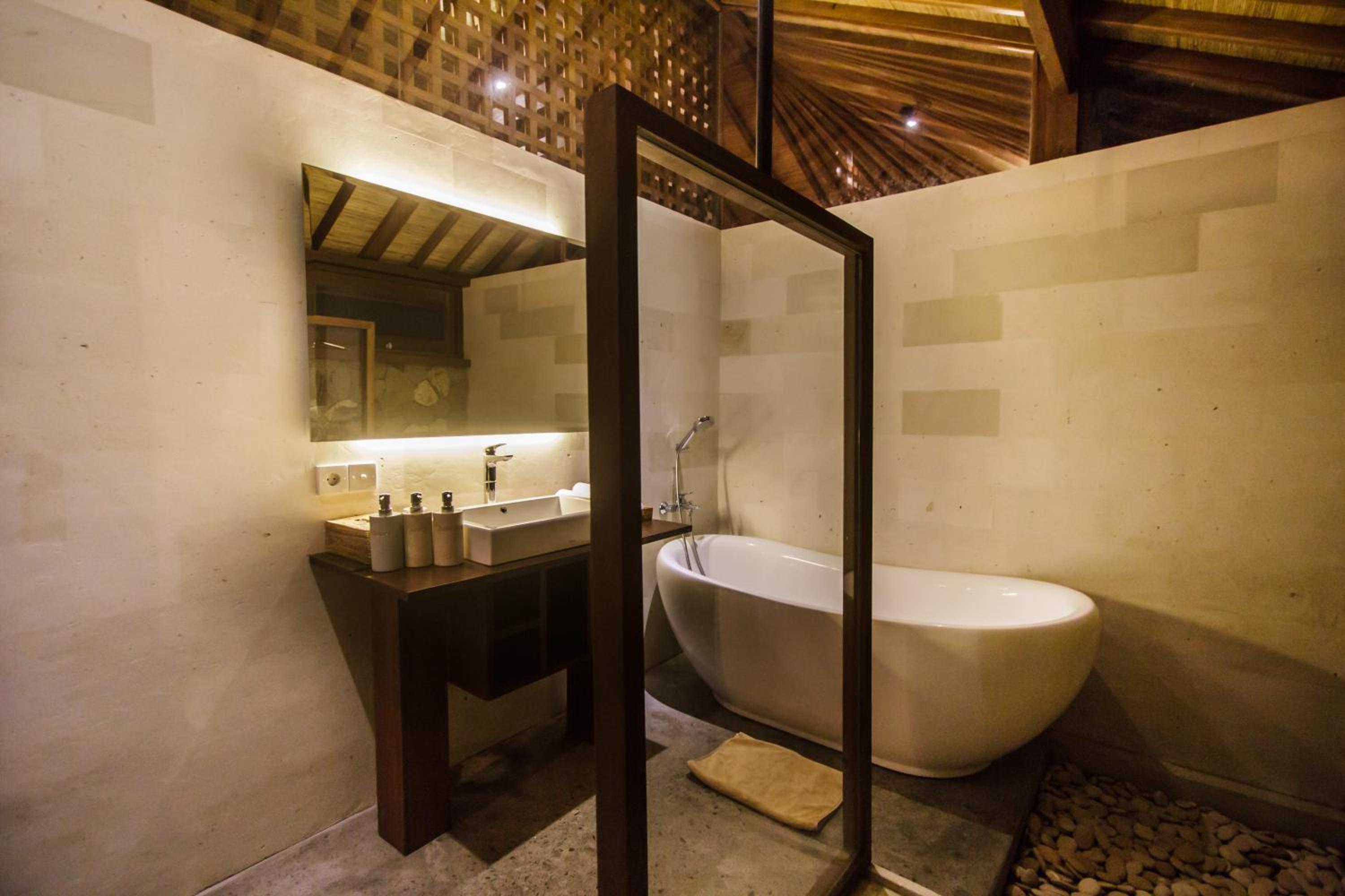 Deluxe Double Room with Balcony - Photo 6