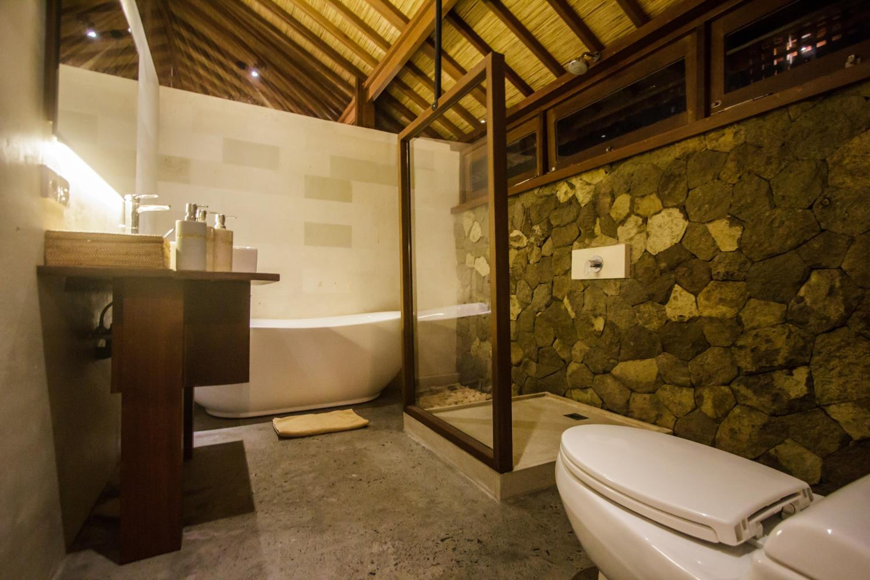 Deluxe Double Room with Balcony - Photo 7