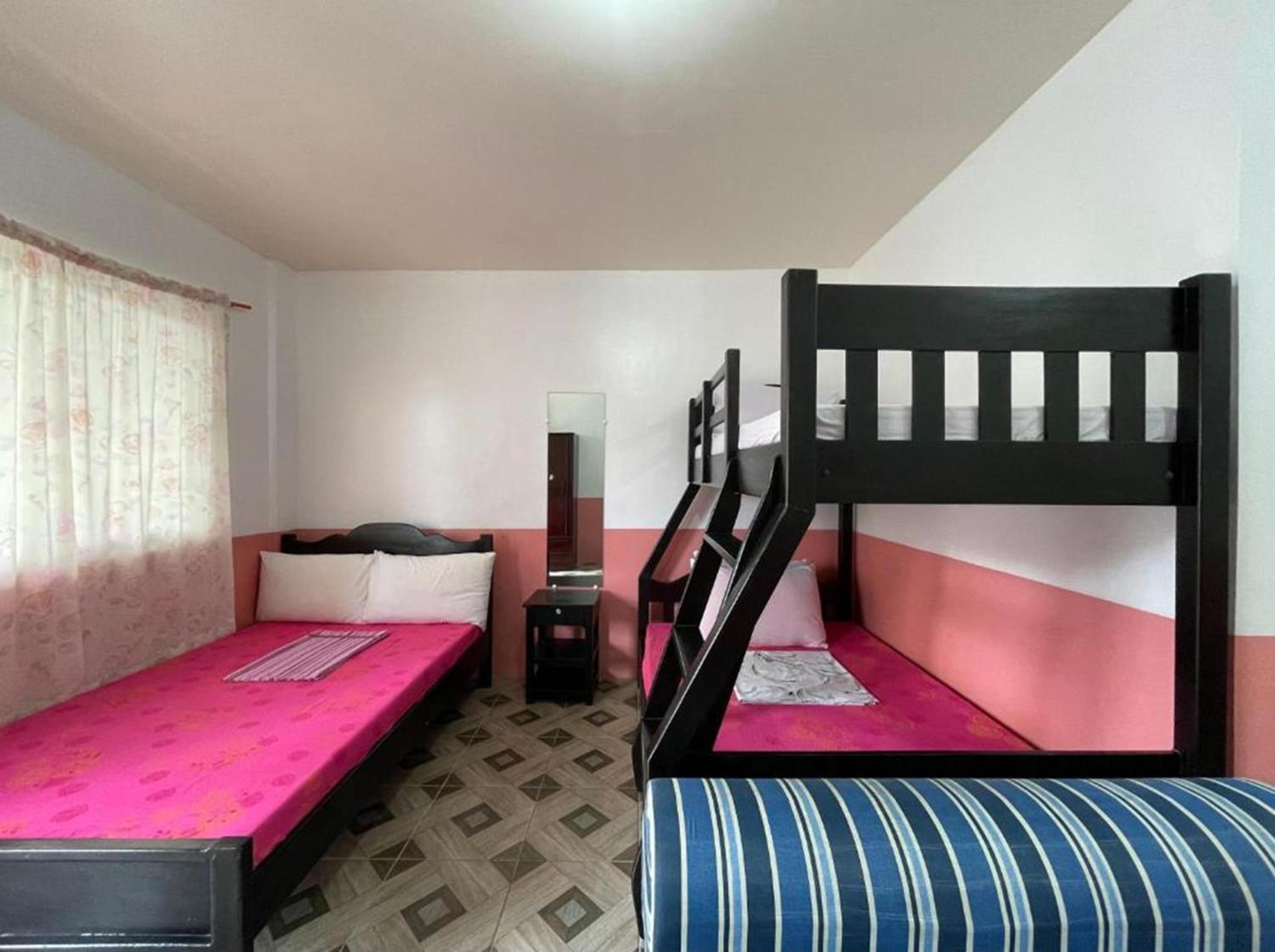 6-Bed Mixed Dormitory Room photo 3