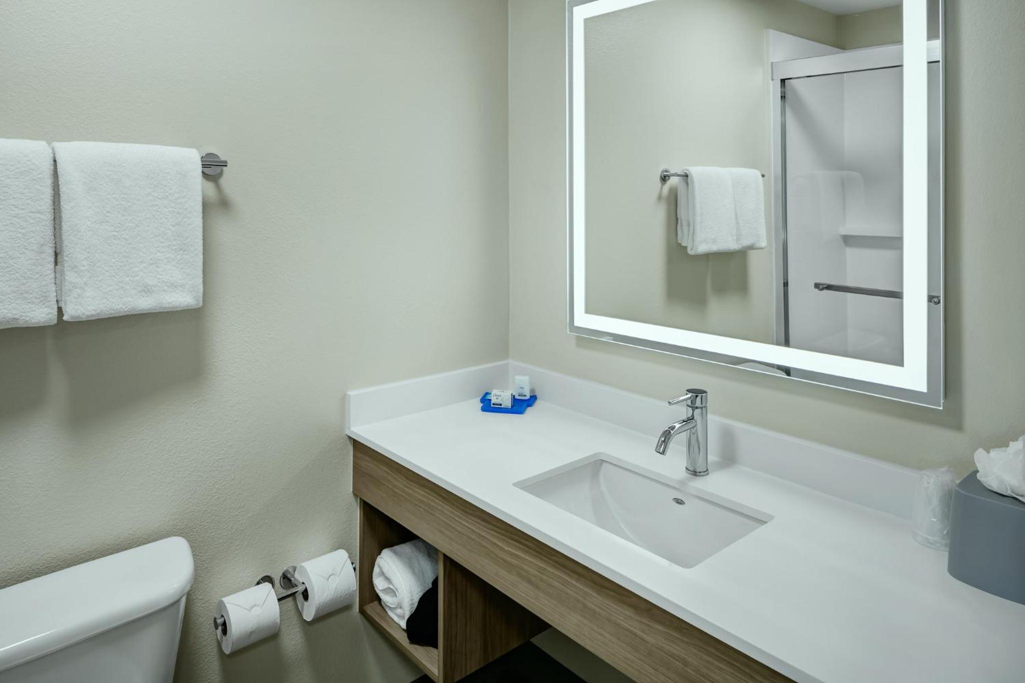 Standard King Room - Photo 4