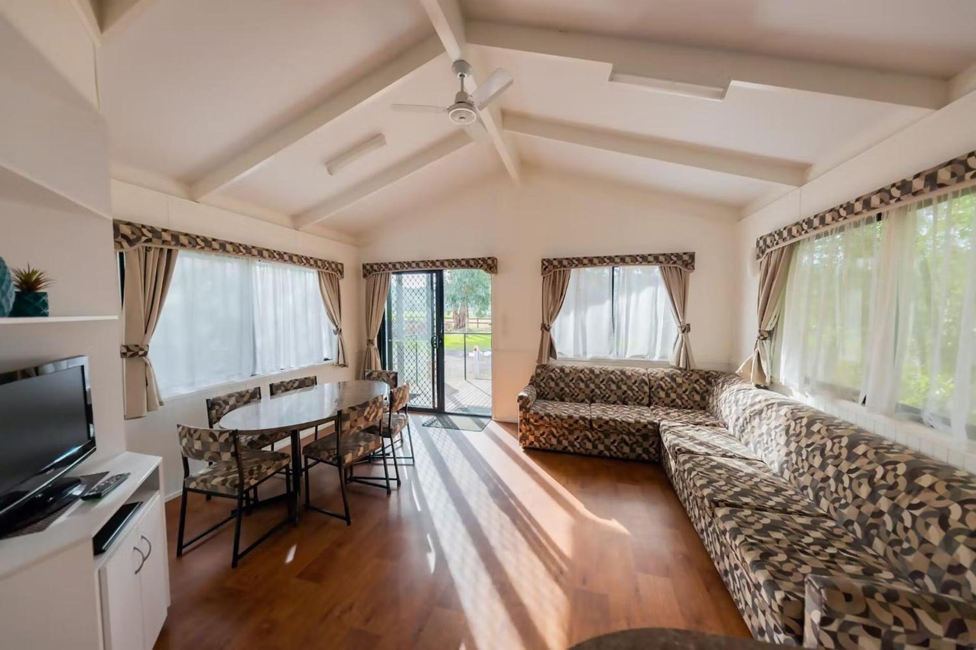 Deluxe Bungalow photo 1