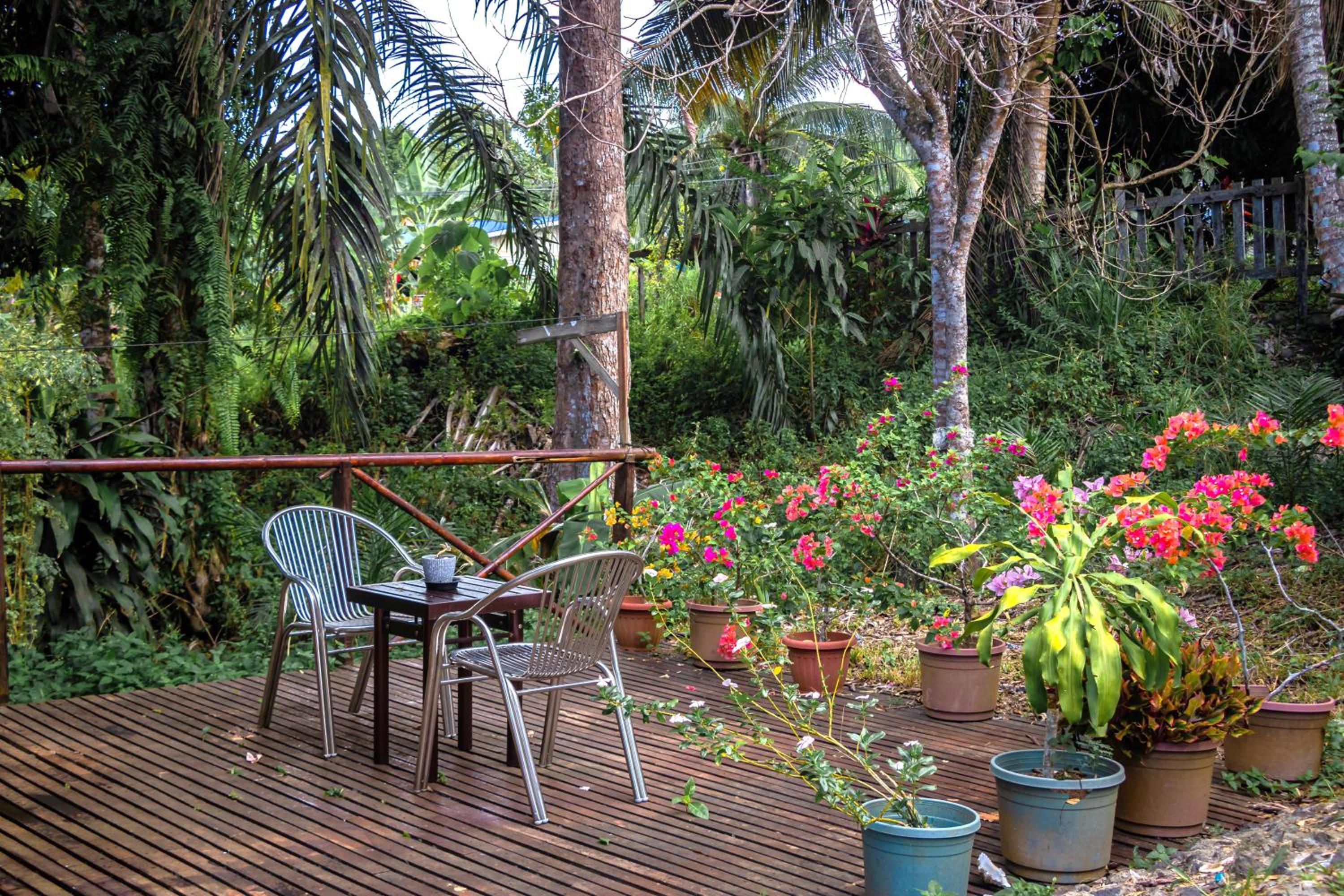 Queen Room with Garden View - Photo 20