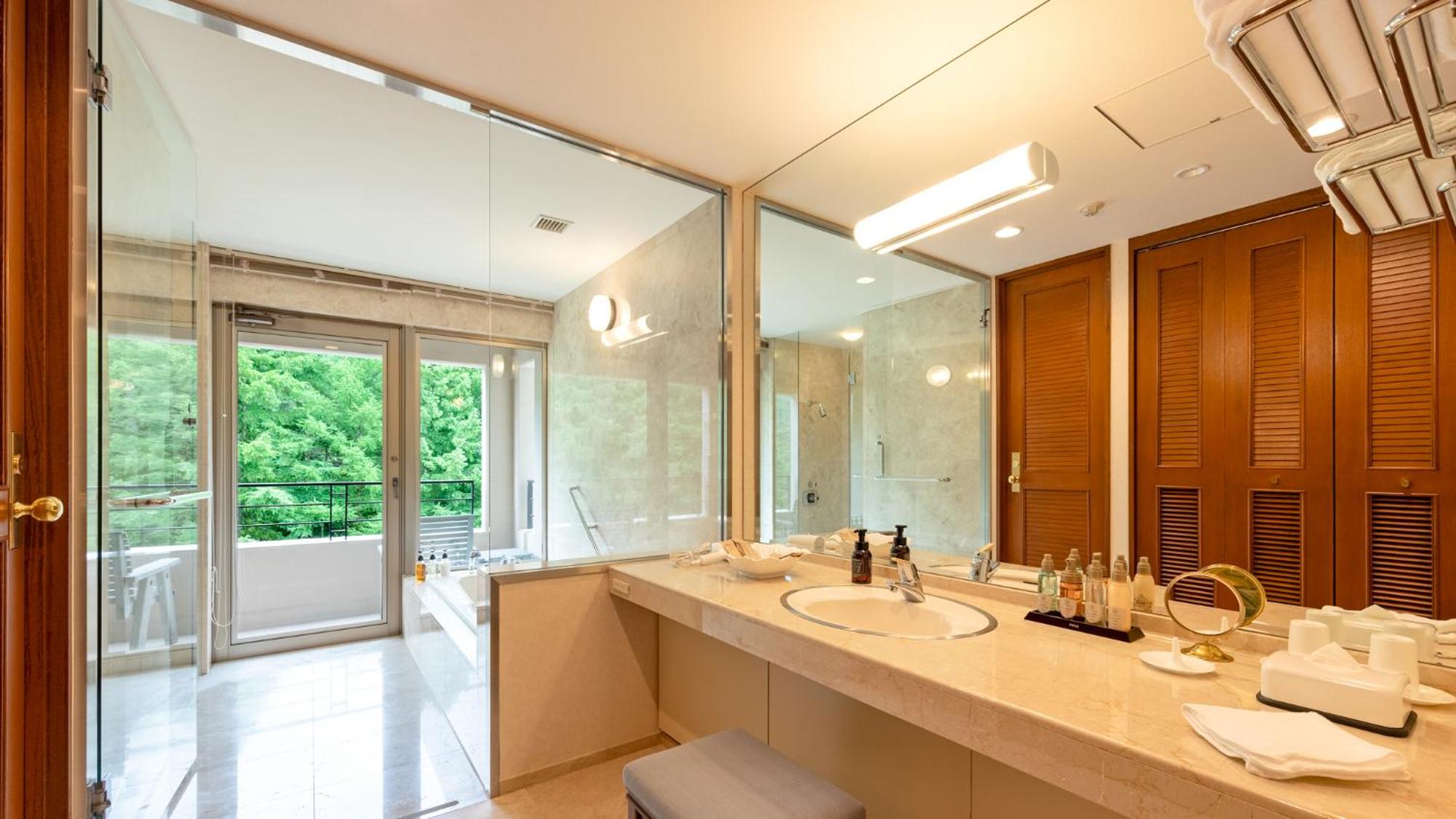 Suite with Mountain View - Photo 3