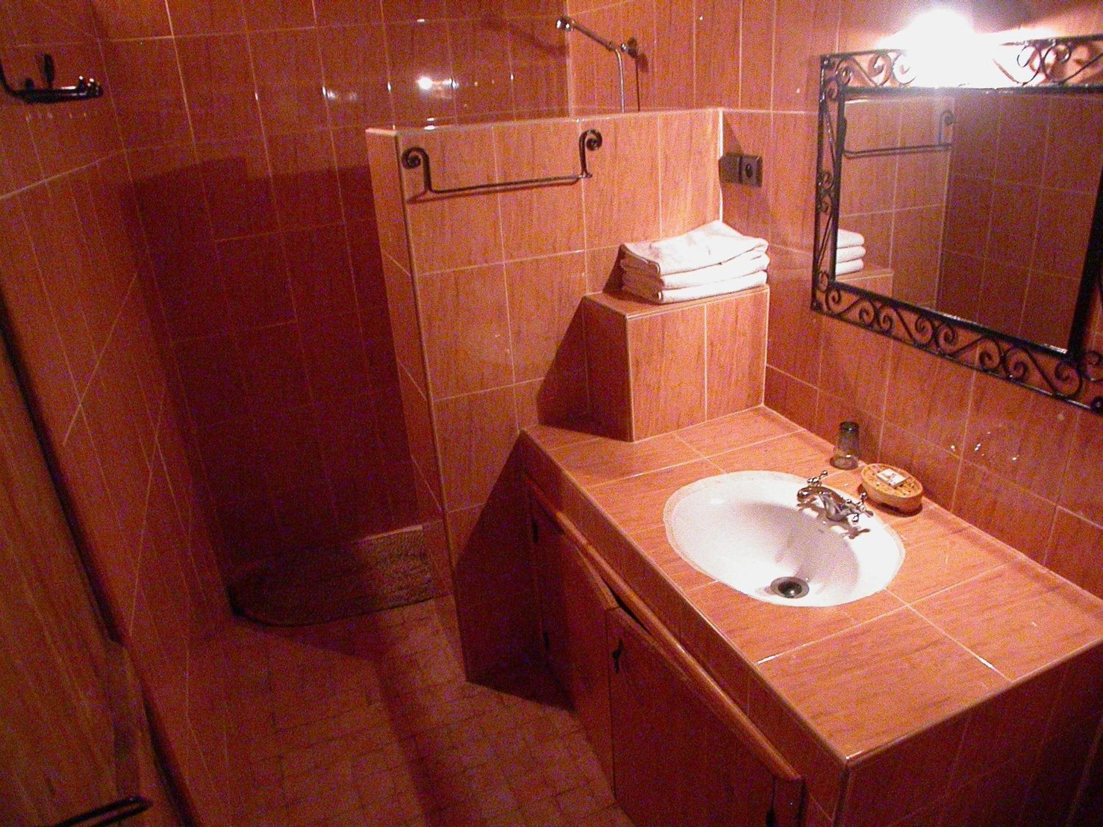 Double Room - Photo 12