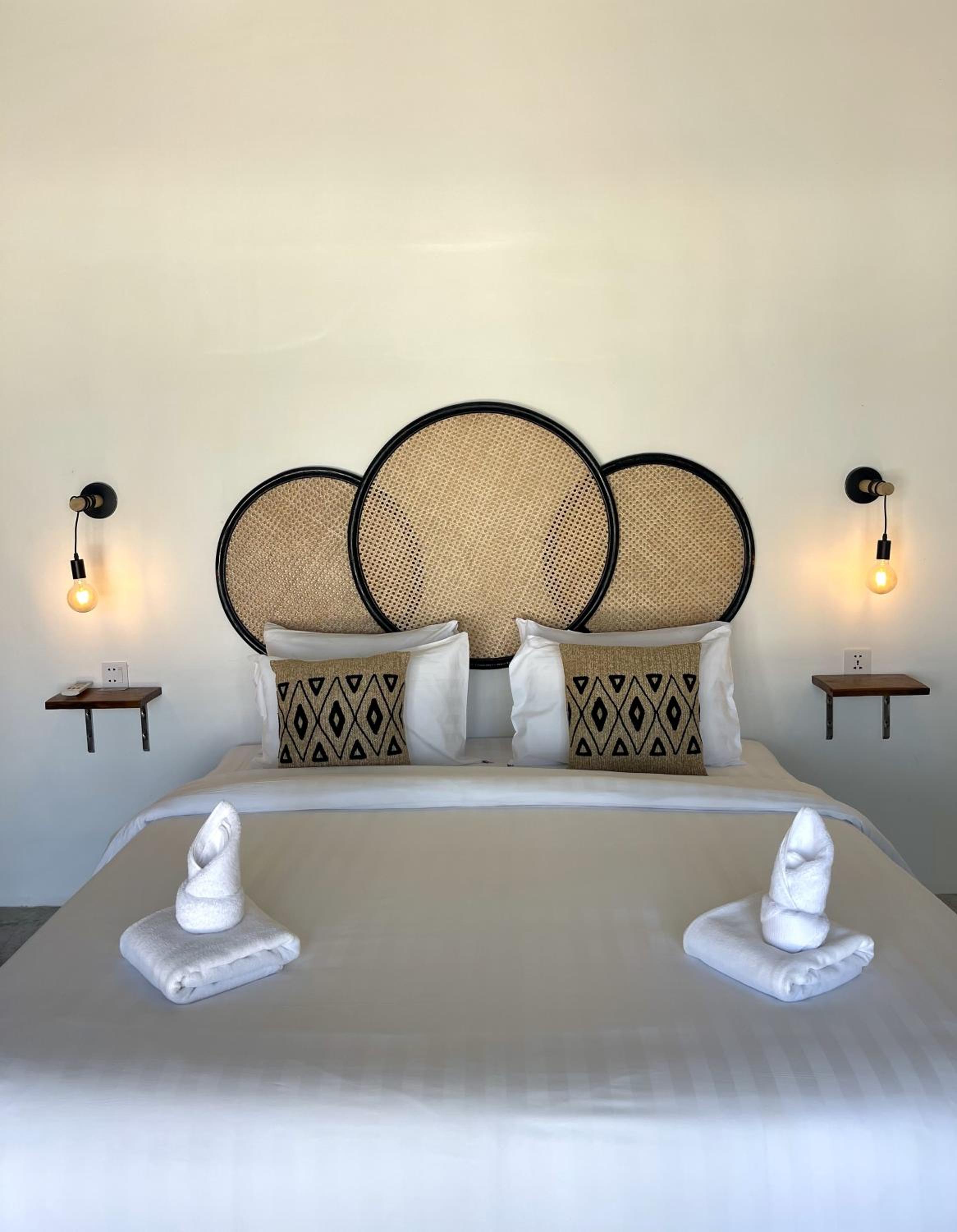 Deluxe Double Room with Sea View - Photo 8