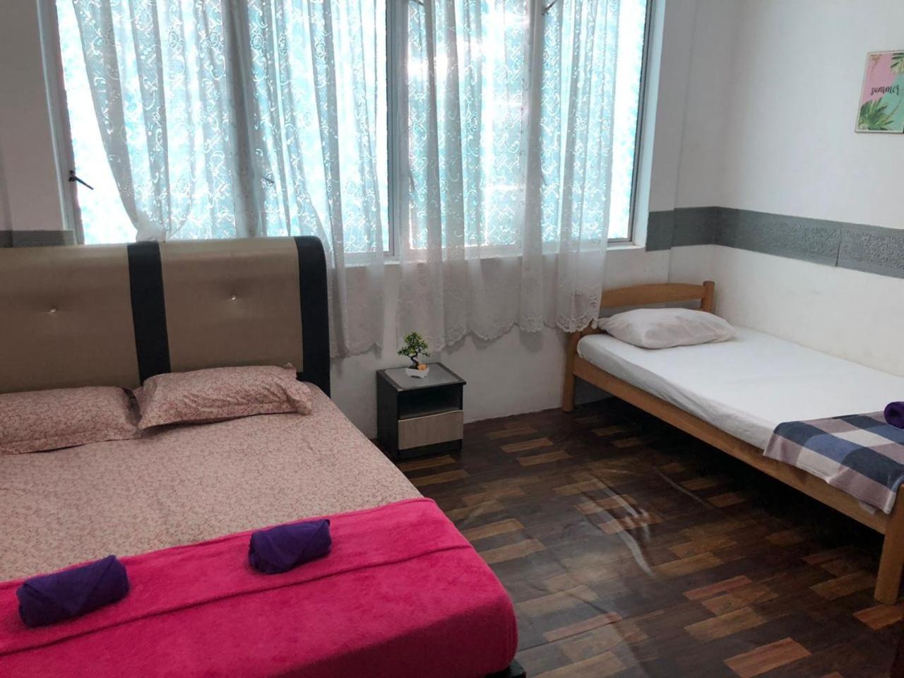 Basic Triple Room with Shared Bathroom