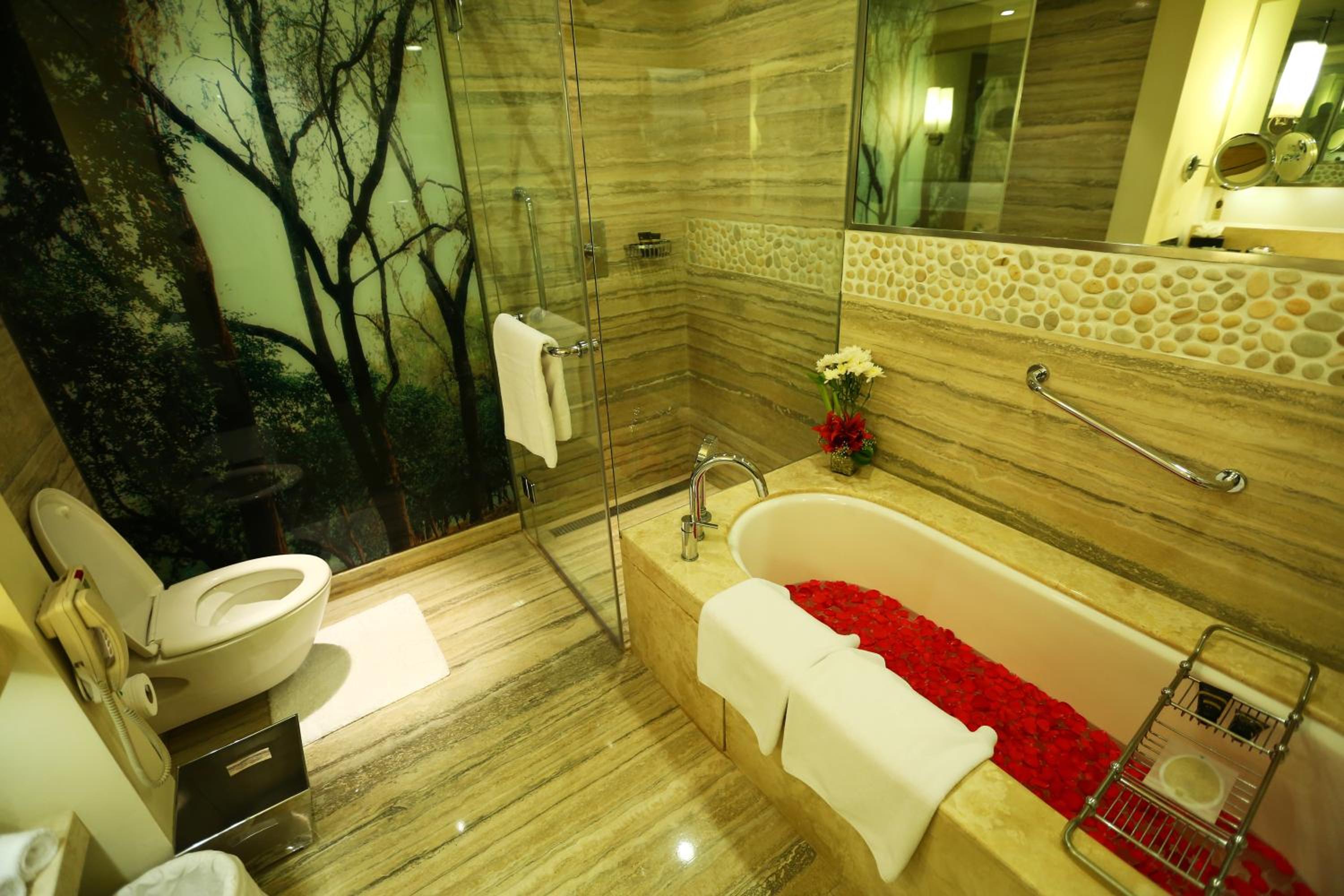 Towers Suite, Club level, 1 Bedroom Suite, 1 King, City View Towers Suite, Club level, 1 Bedroom Suite, 1 King, City View
